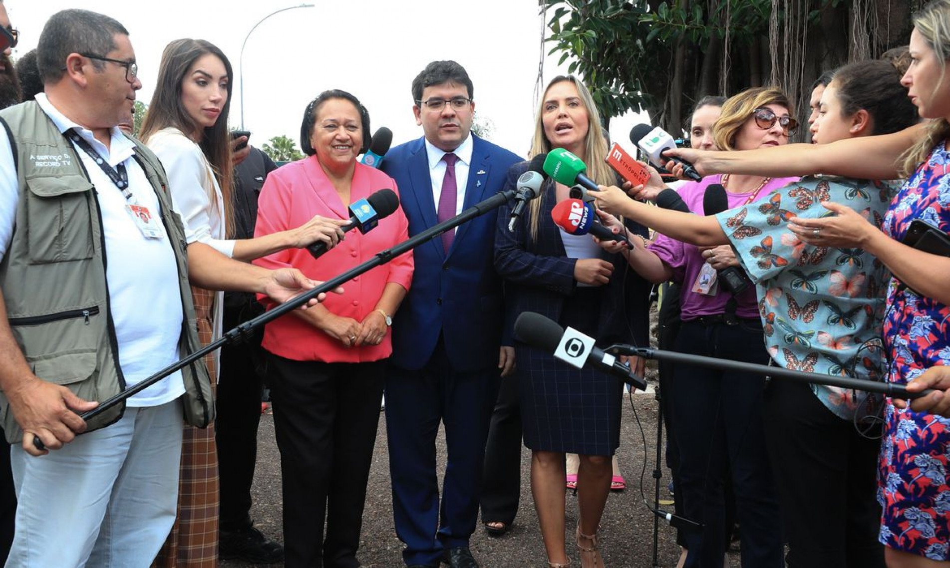 Governadores, Fátima Bezerra do RN, Rafael Fonteles, Piauí e Celina Leão do DF após reunião de governadores na casa do Presidente da Câmara dos deputados.
