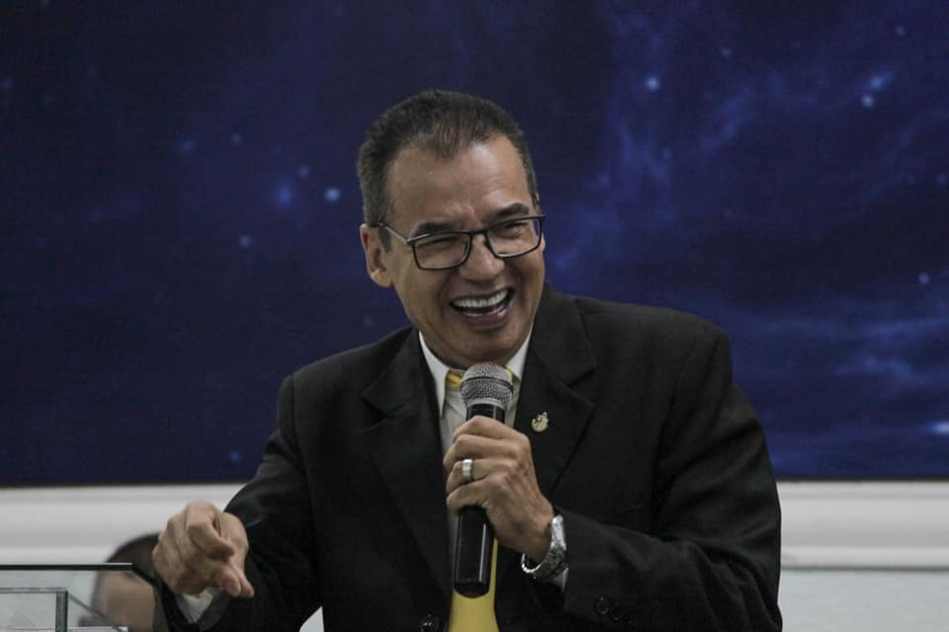 Homem, de 63 anos, é acusado de abusar sexualmente de duas meninas