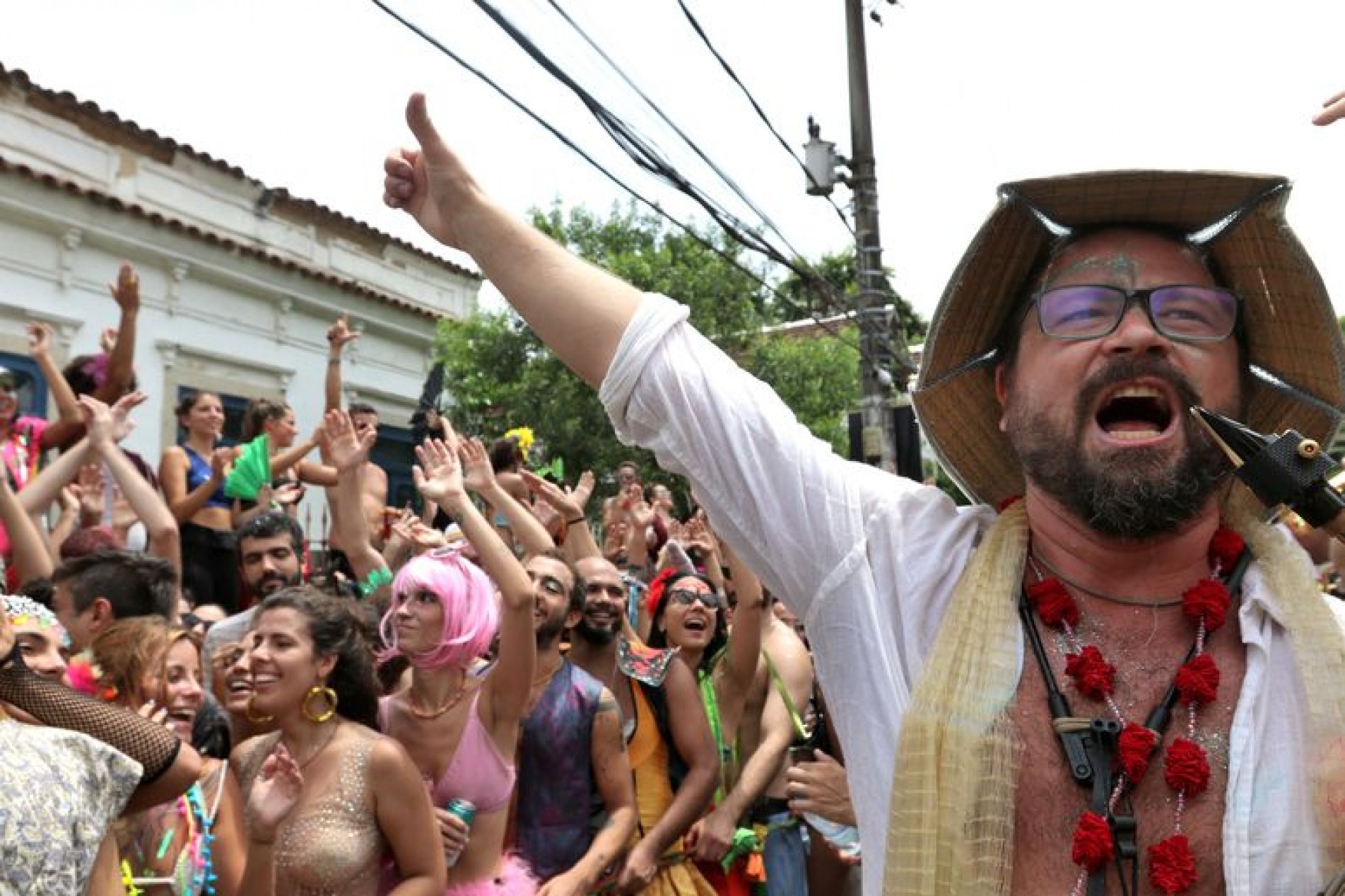 Carnaval: pessoas com sintomas respiratórios devem evitar aglomerações