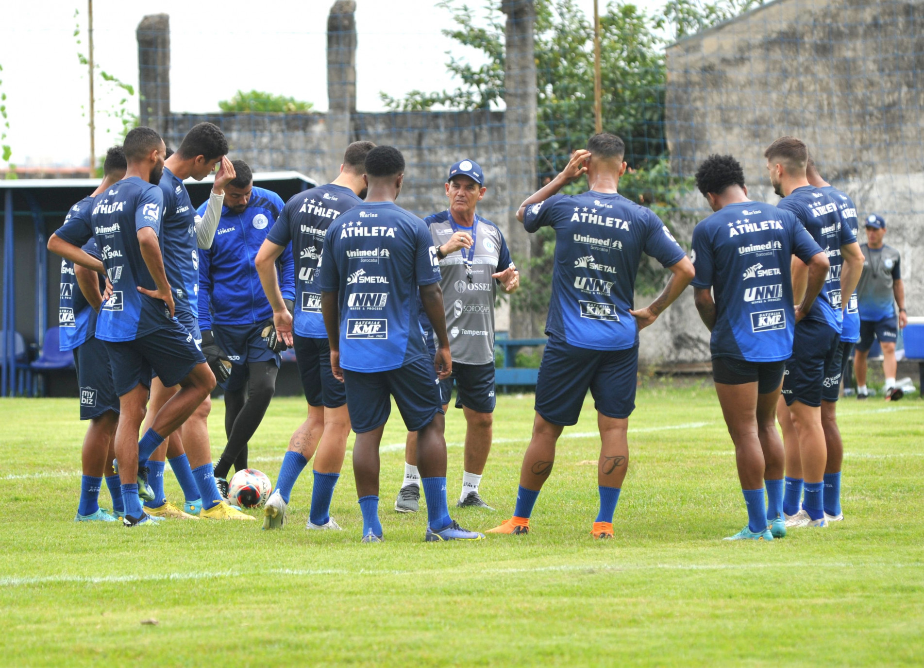 O técnico Paulo Roberto projeta retomar a confiança dos jogadores com a partida em casa