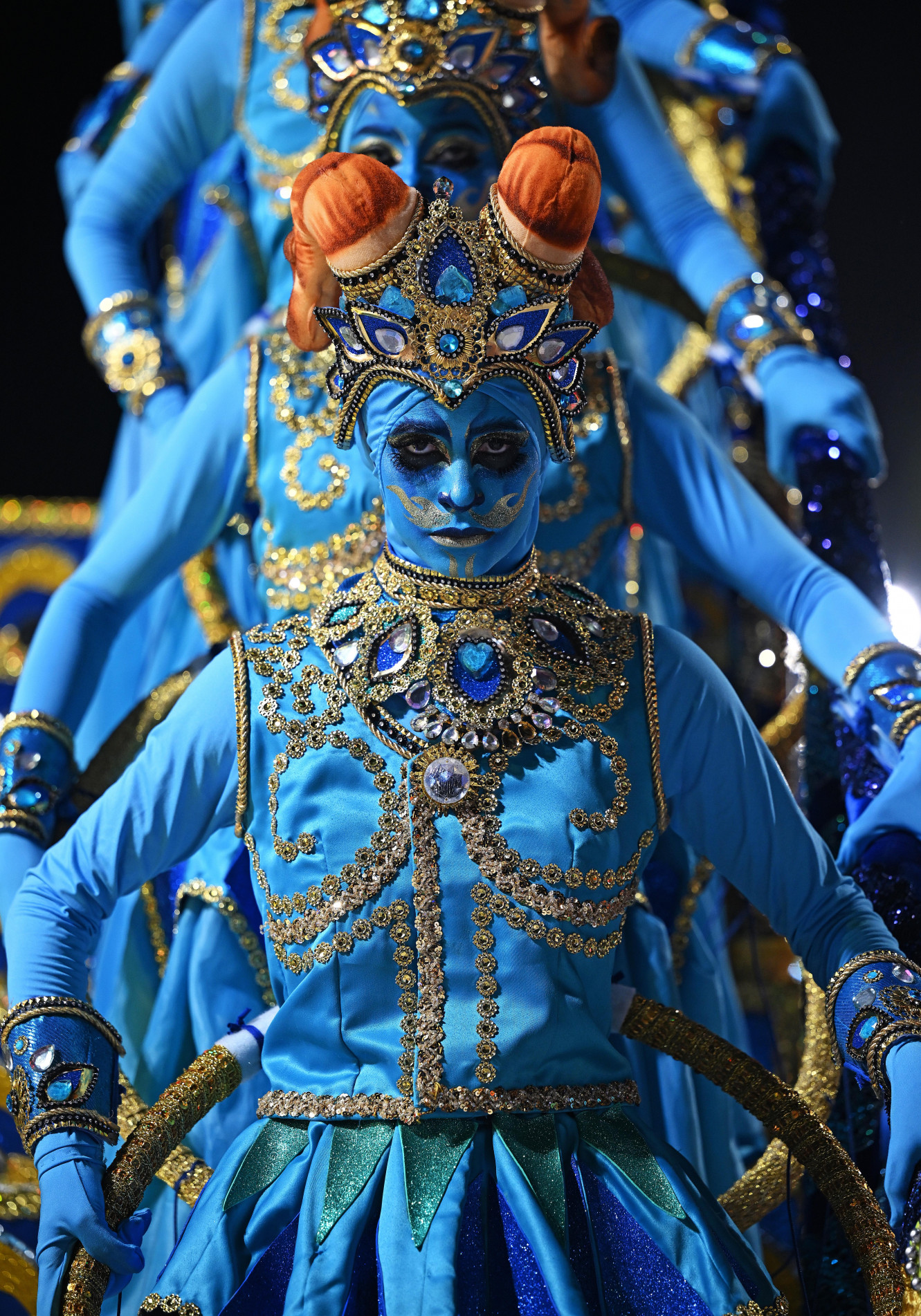 Membros da Paraíso do Tuiuti, que entrou na avenida às 22h
