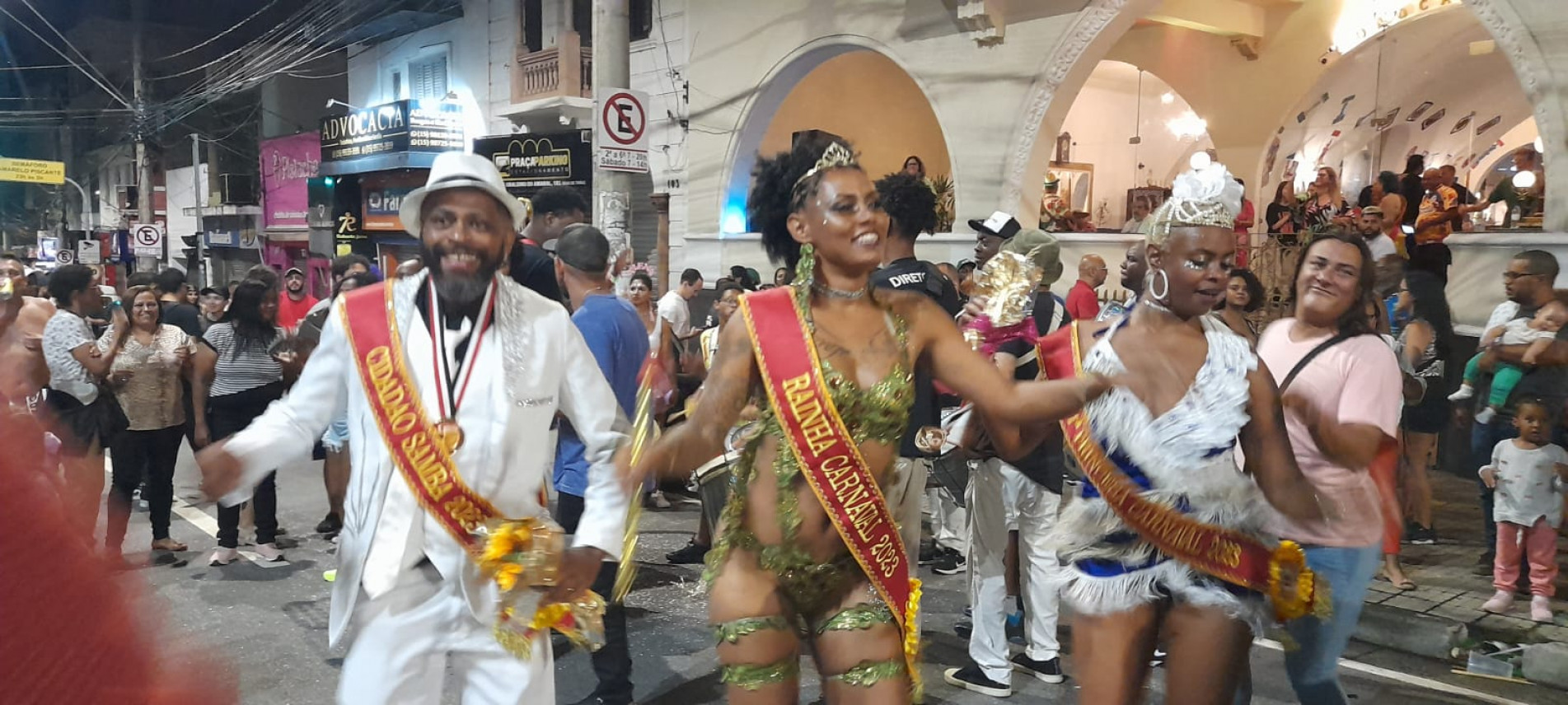 O Cidad&atilde;o do Samba, a Rainha e a princesa do Carnaval tomaram a rua S&atilde;o Bento