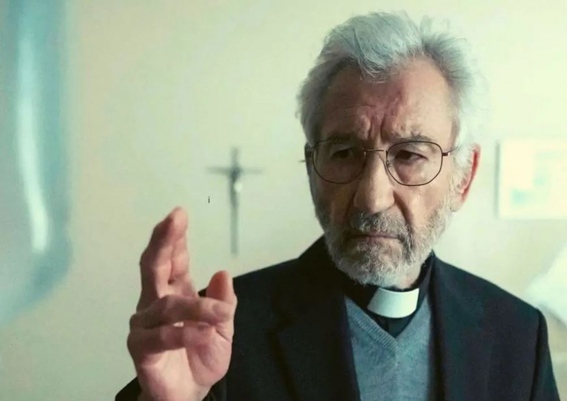 Padre Olmedo tem a missão de salvar Laura
