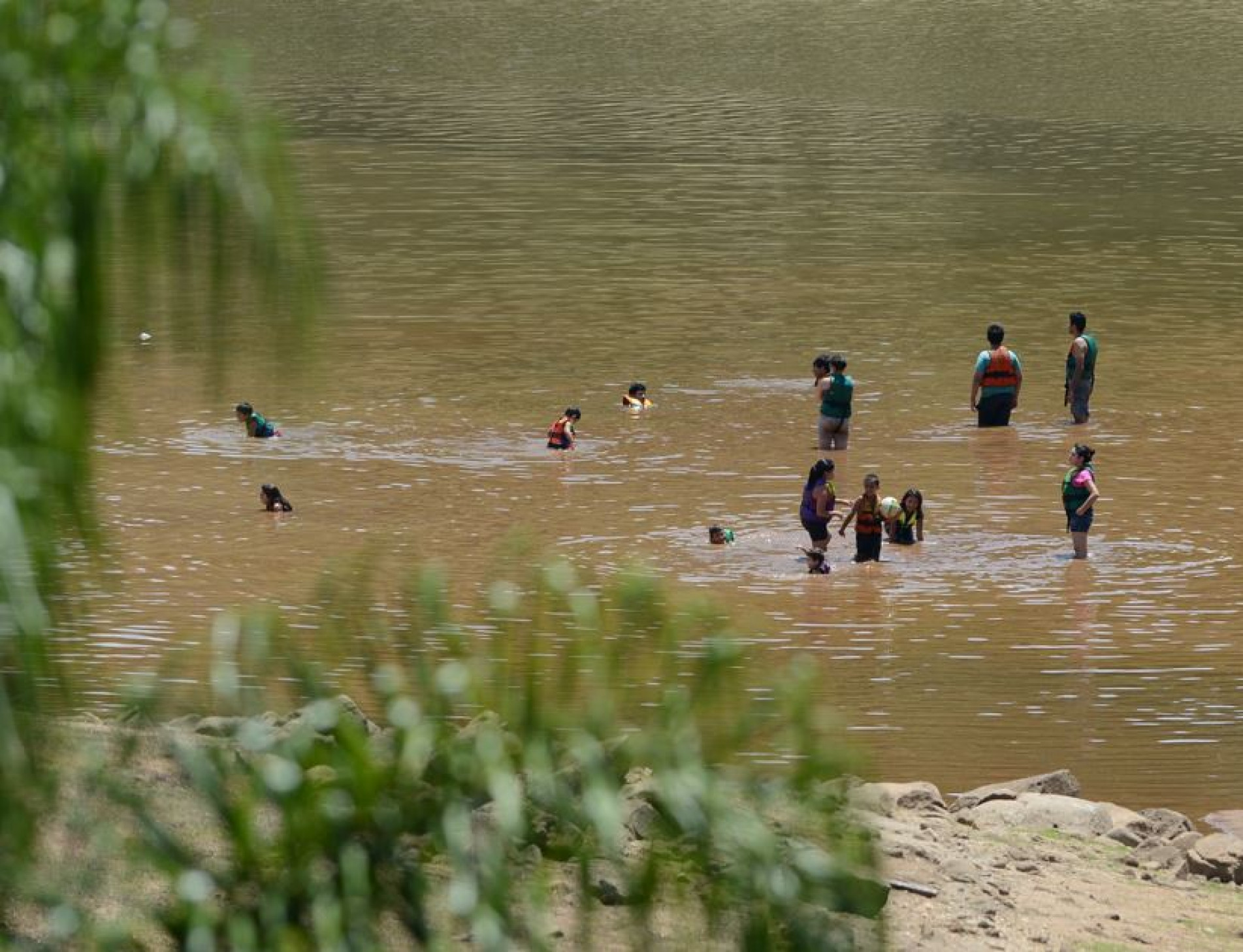 Desrespeito aos alertas de perigo em águas profundas é uma das principais causas de afogamento
