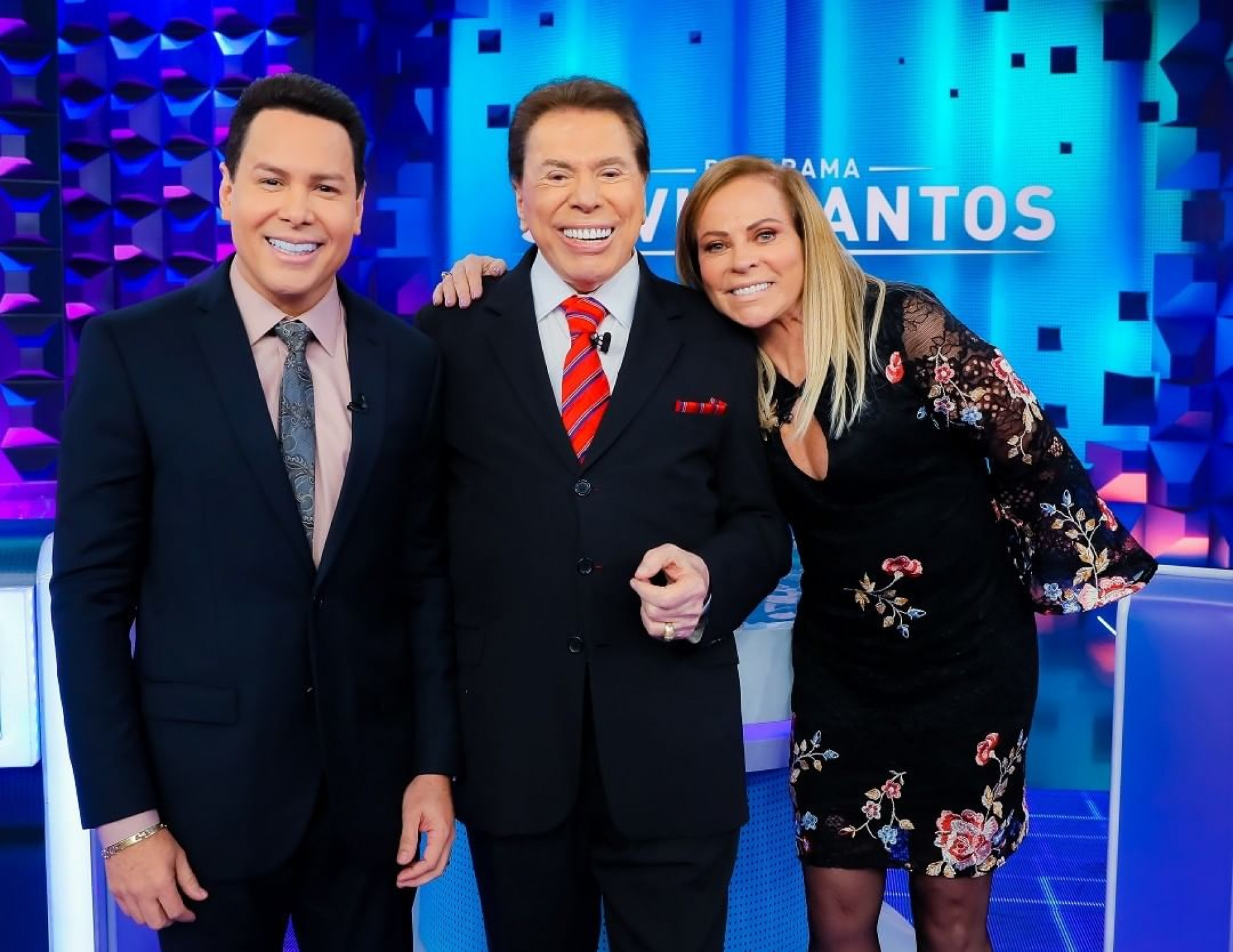 Silvio Santos, ao lado de Marcão do Povo e Christina Rocha
