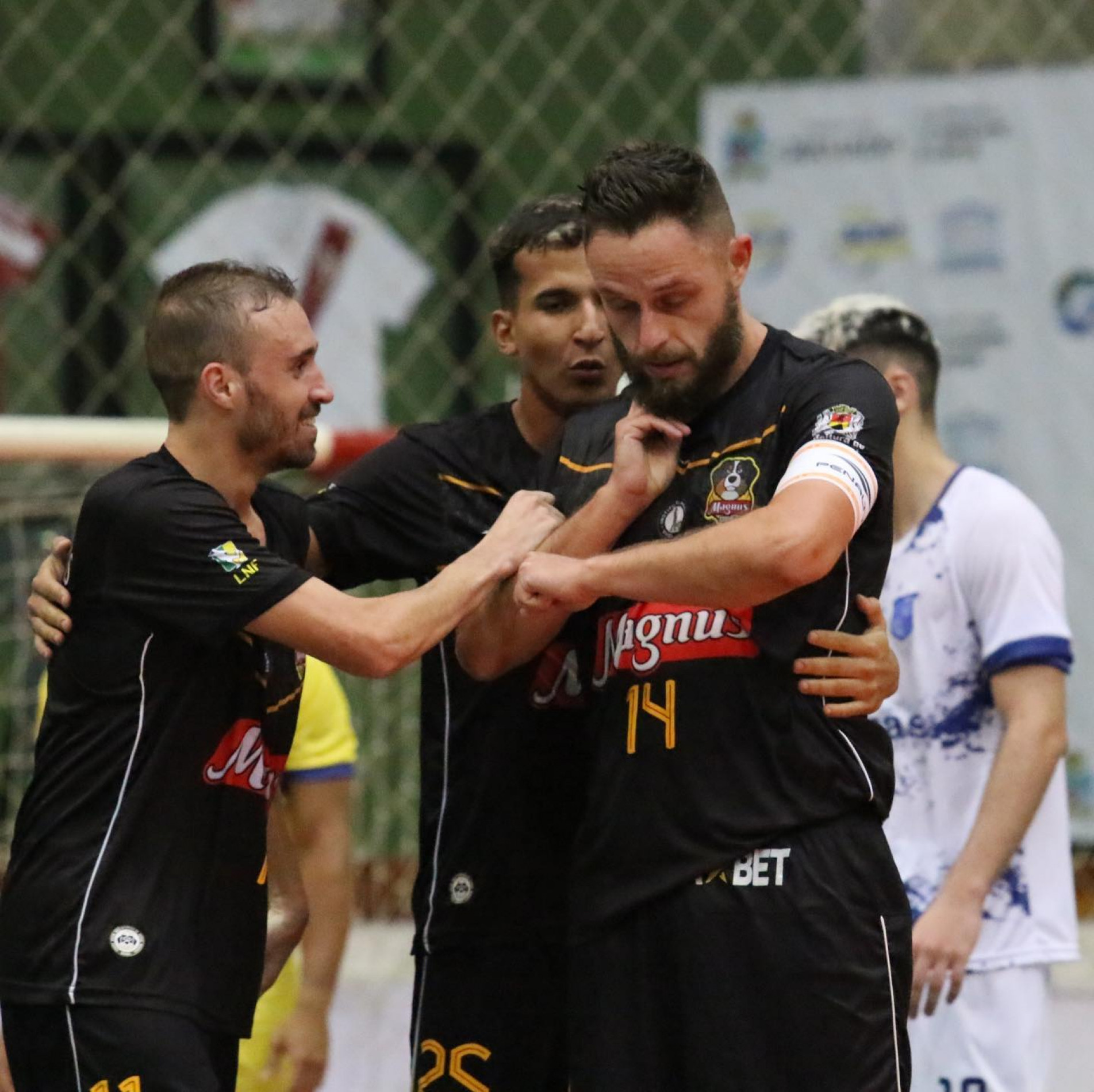 Rodrigo (dir.) decretou a vitória faltando 25 segundos
