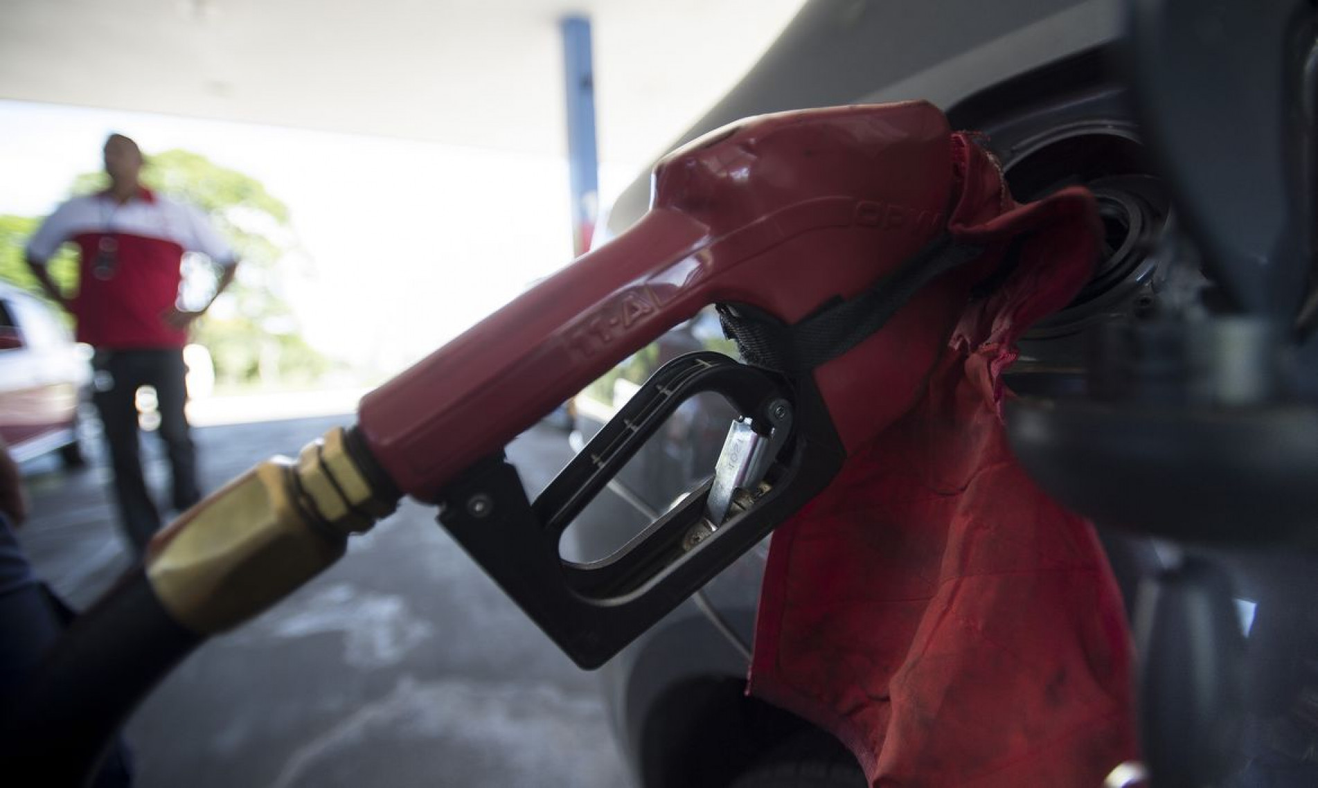 O pre&ccedil;o m&eacute;dio do litro da gasolina foi comercializado em R$ 5,78, o que representa uma redu&ccedil;&atilde;o de 1,29% no fechamento de maio, segundo o IPTL