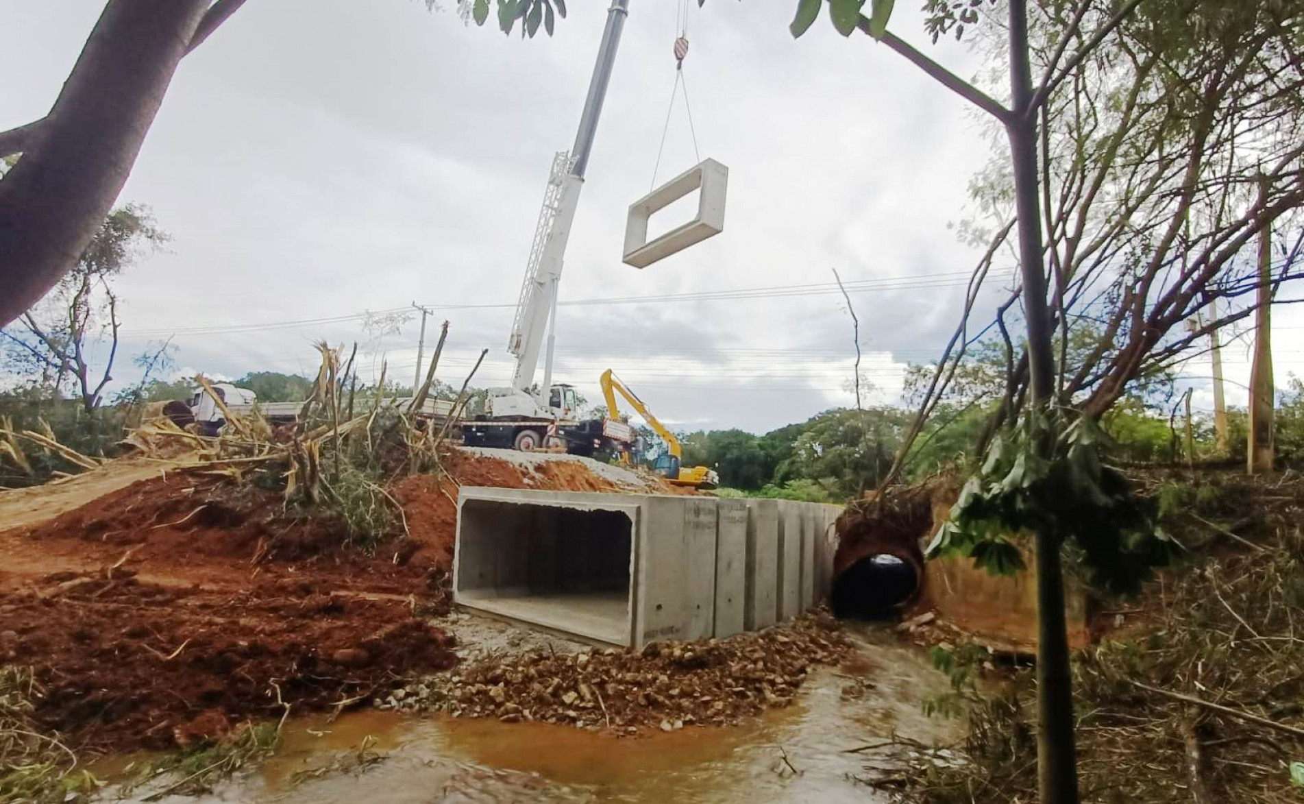 A Prefeitura de Sorocaba prevê concluir a obra na estrada vicinal que liga Sorocaba Iperó em até 15 dias