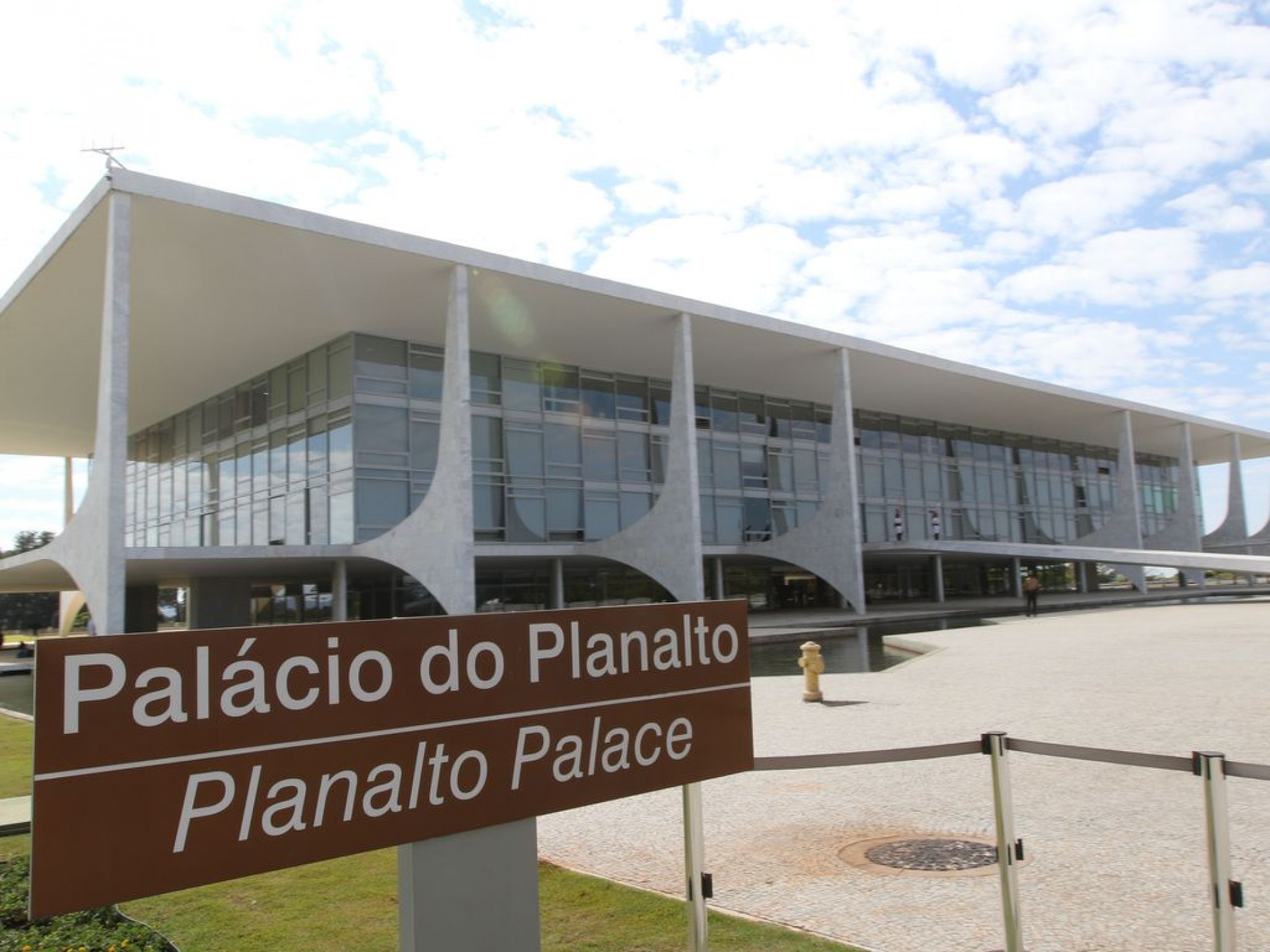 Levantamento mostra que o governo gastou R$ 26,8 milh&otilde;es com reformas, compra de novos m&oacute;veis, materiais e utens&iacute;lios dom&eacute;sticos para o Pal&aacute;cio do Planalto e outros locais 