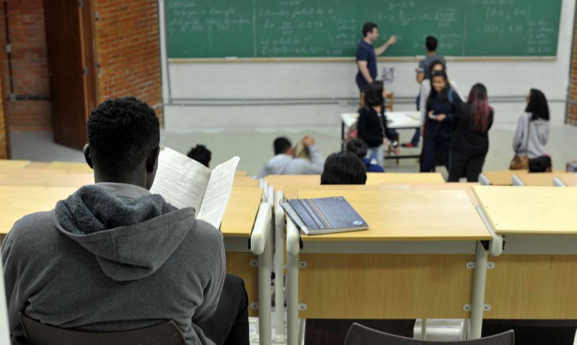 UnB foi a primeira universidade federal a adotar sistema de cotas raciais
UnB reserva vagas para negros desde o vestibular de 2004
Percentual de negros com diploma cresceu quase quatro vezes desde 2000, segundo IBGE