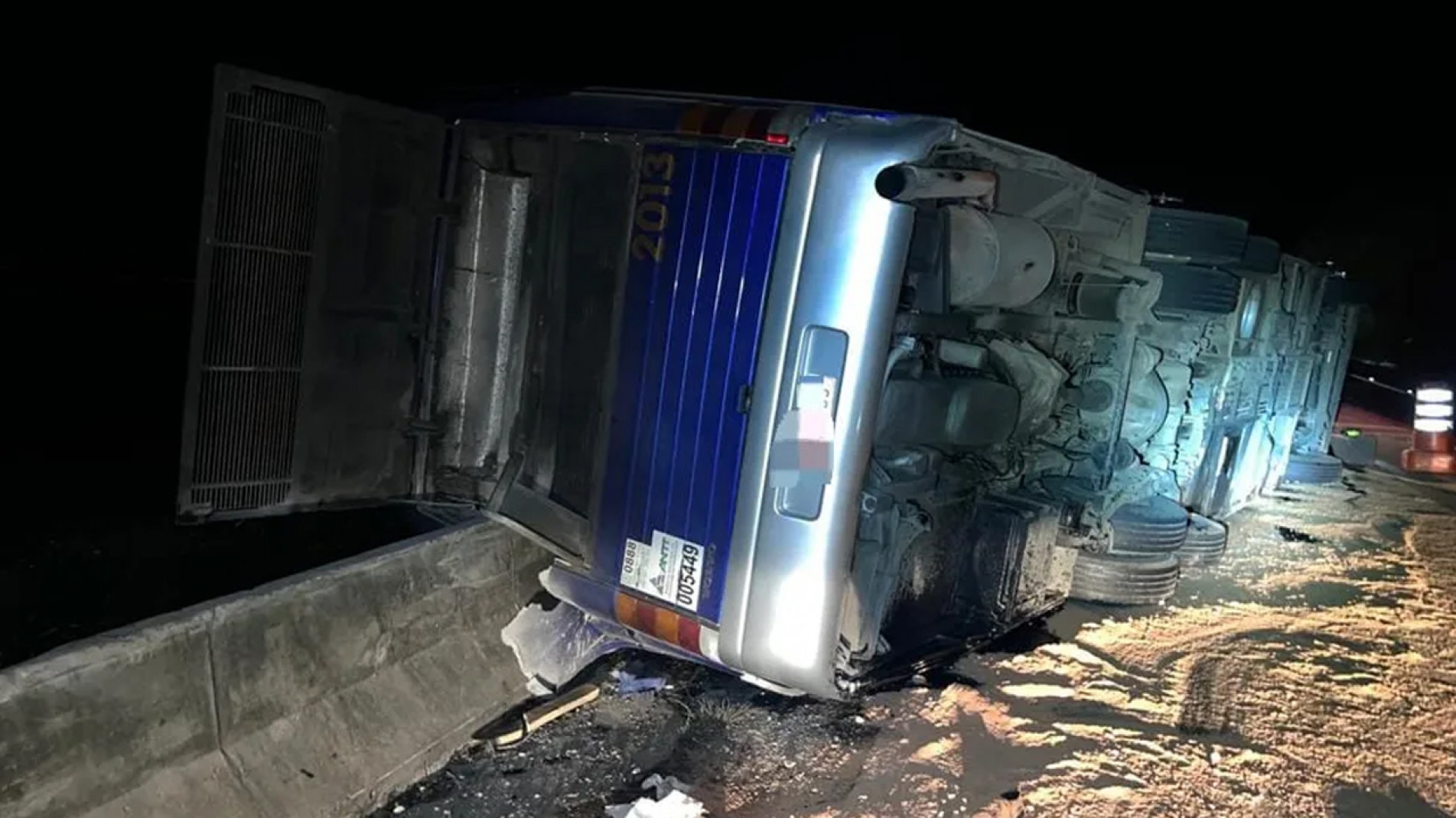 Três pessoas morreram em um acidente com o ônibus, sendo dois adultos e uma criança