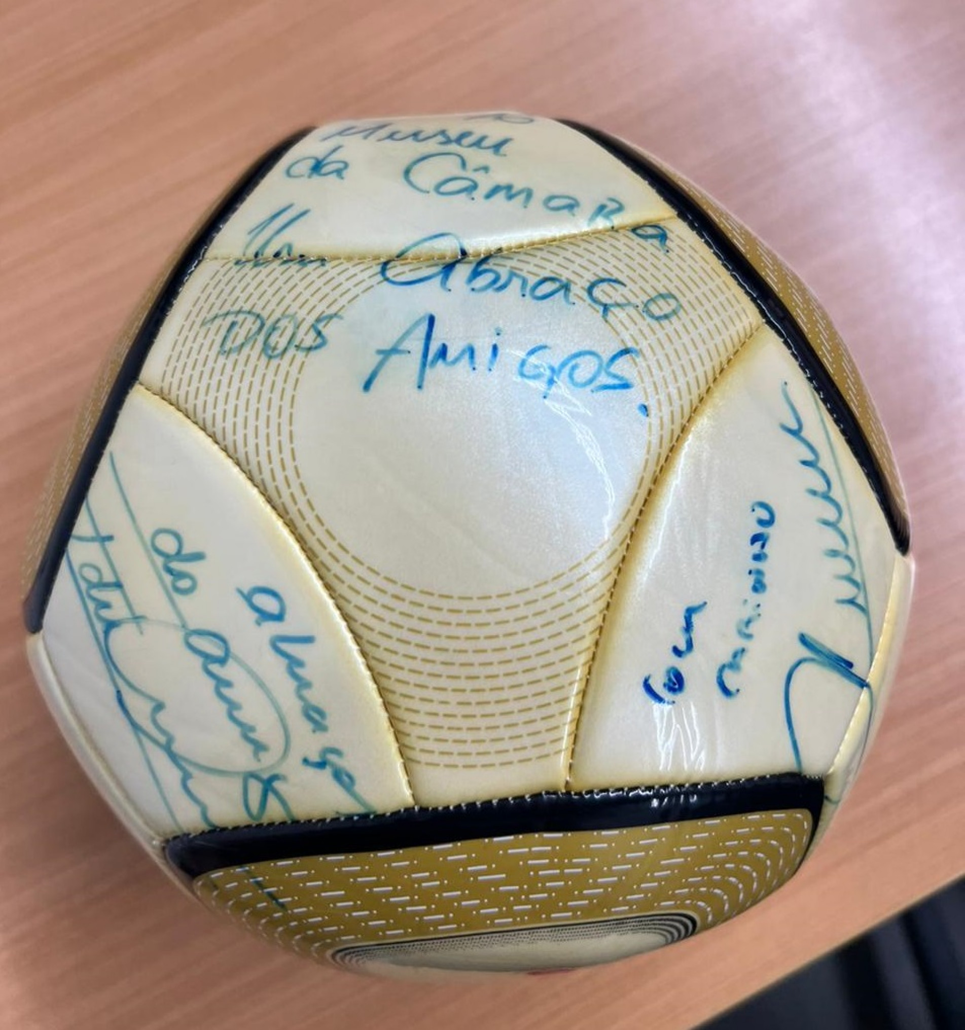 Bola autografada por Neymar foi recuperado no dia 28 de janeiro 