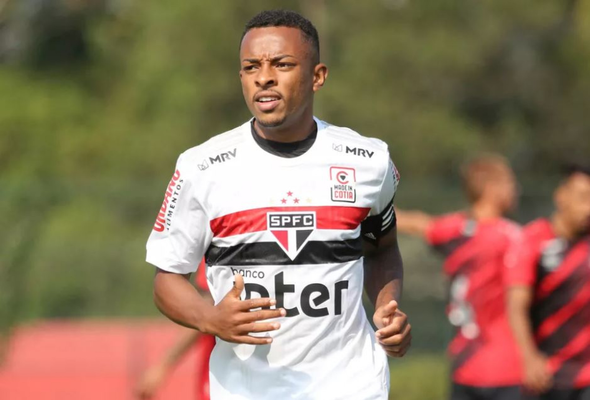 Lateral esquerdo Wellington