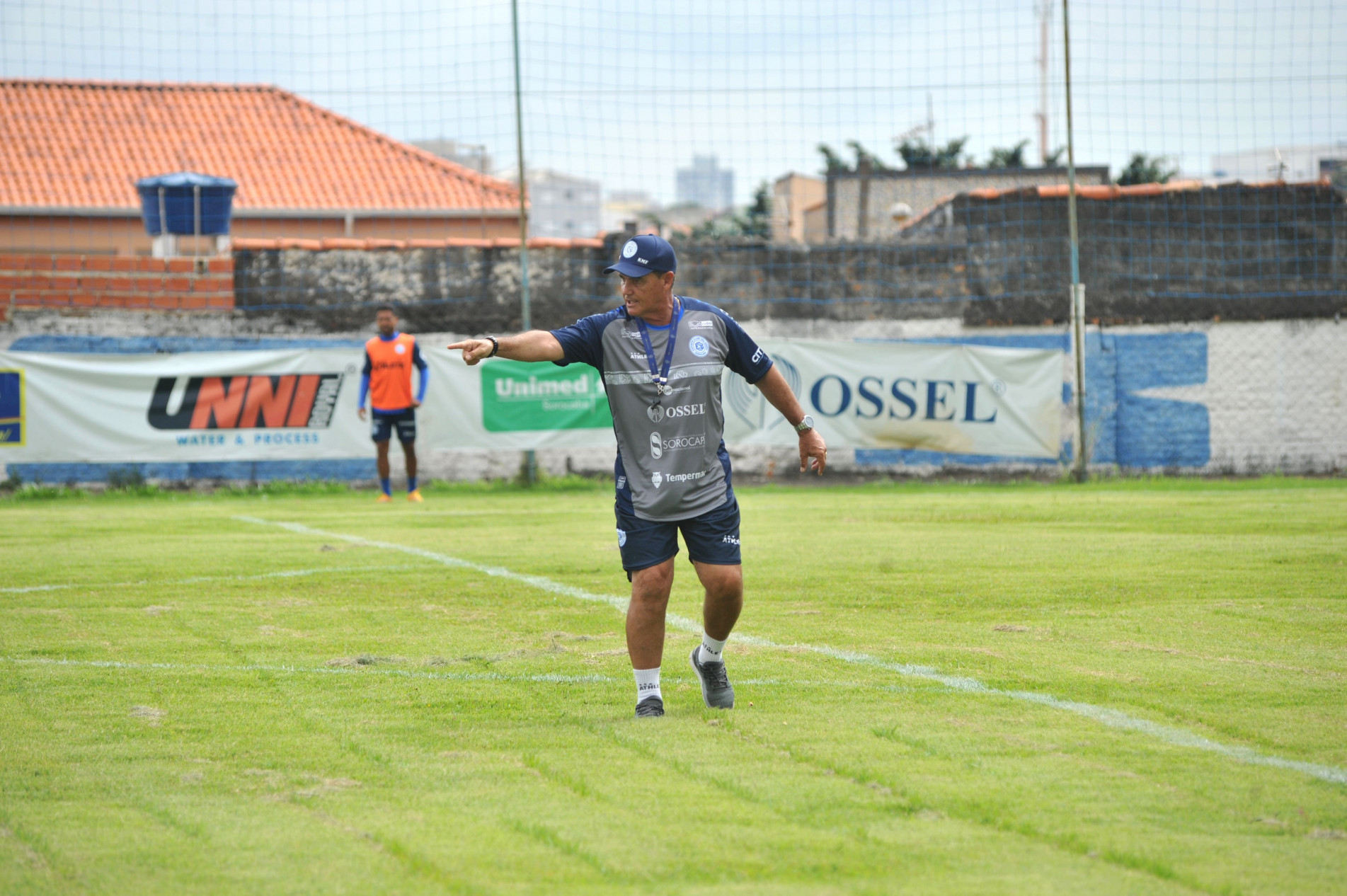 Paulo Roberto Santos durante treino no CT Humberto Realle