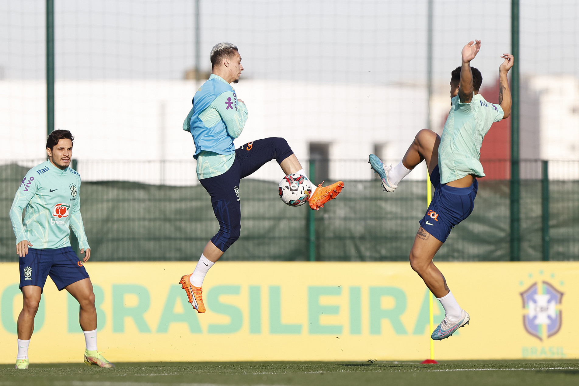 Entre as várias dúvidas na seleção, inclusive quanto ao técnico, certo é que o elenco passa por renovação