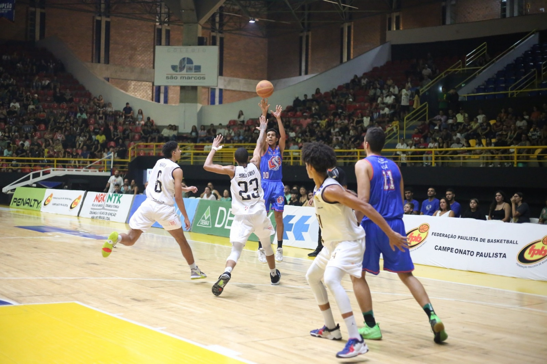 Vitória na estreia da Copa São Paulo foi por 62 a 60
