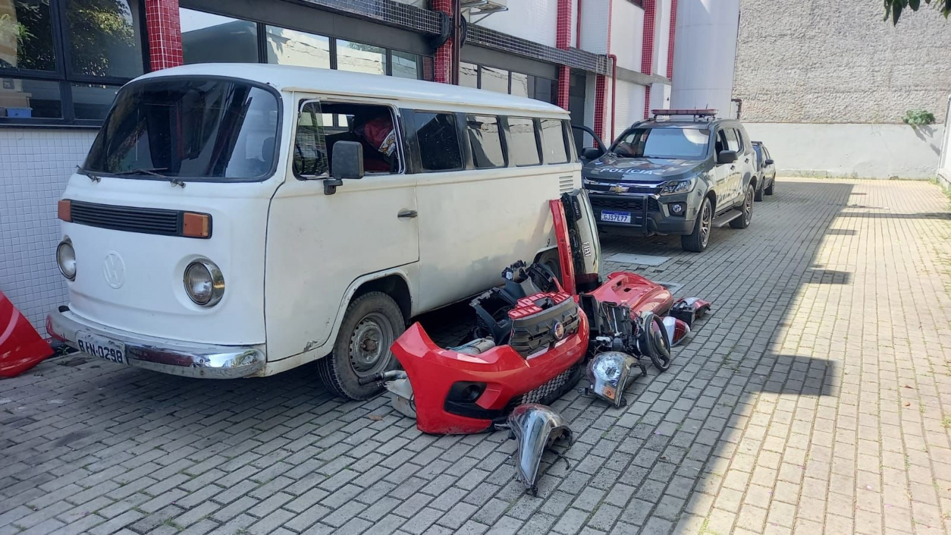 Peças de um Fiat Mobi furtado em Sorocaba em 22 de março foram encontradas no dia seguinte, dentro de uma perua Kombi que circulava pelas ruas da capital paulista