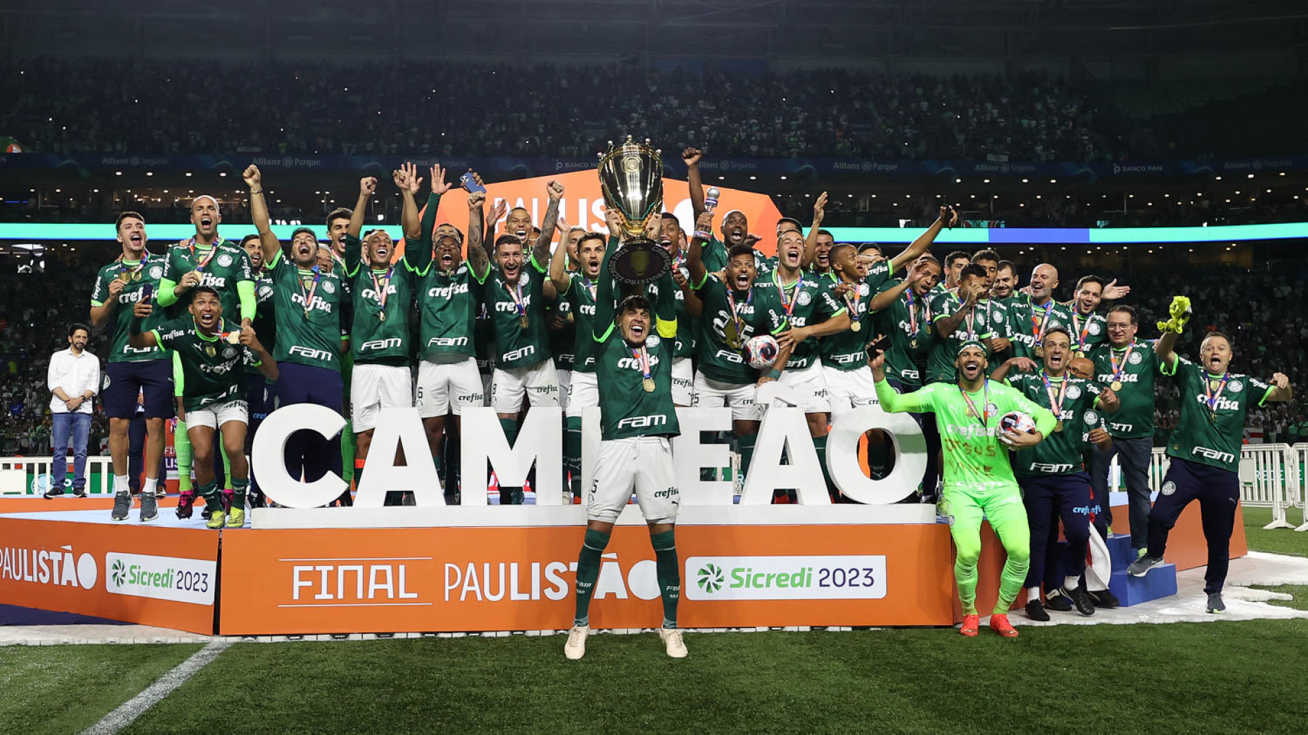 Corinthians vence o Red Bull Bragantino e ergue taça da Copa