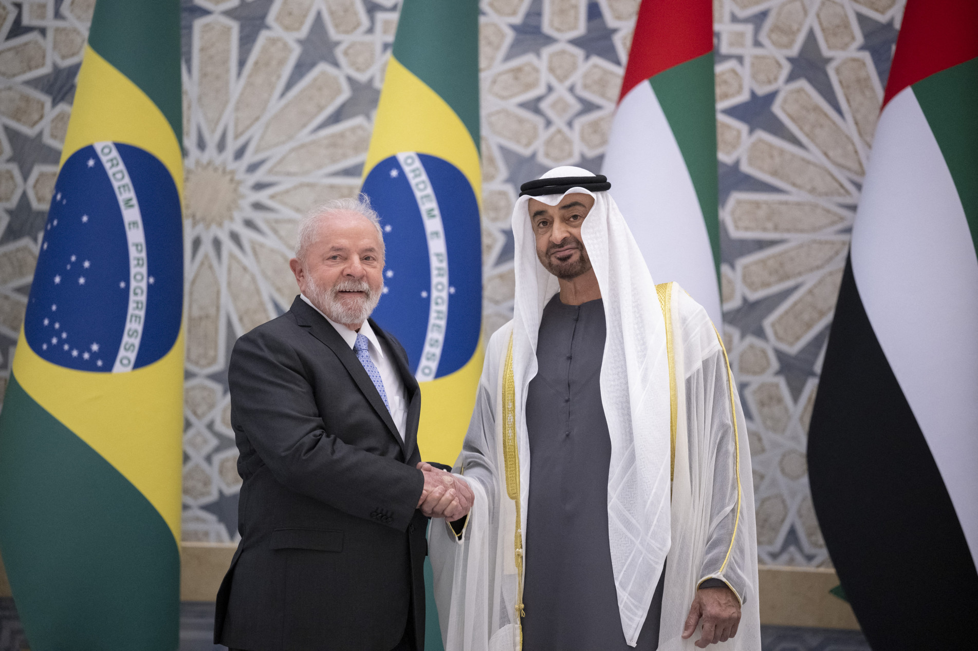  Lula jantou com o xeique Mohammed bin Zayed al-Nahyan e o convidou para fazer uma visita ao Brasil
