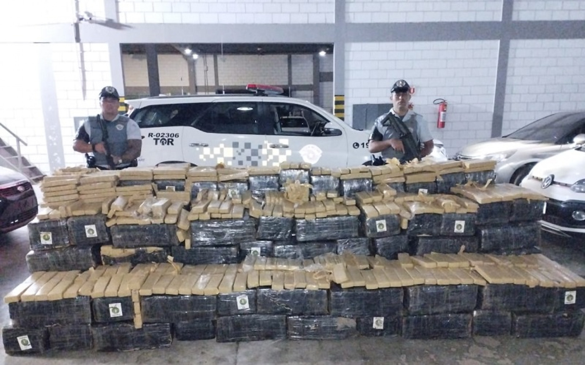 PM Rodoviária prende homem com 2 toneladas de maconha