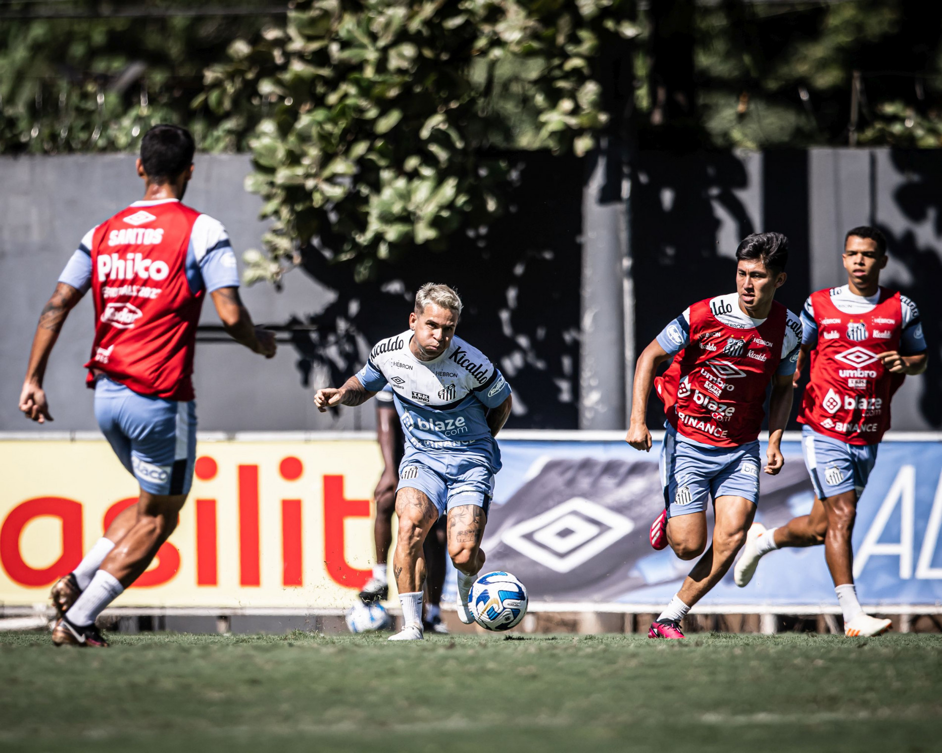 Soteldo reassume sua vaga no trio de ataque