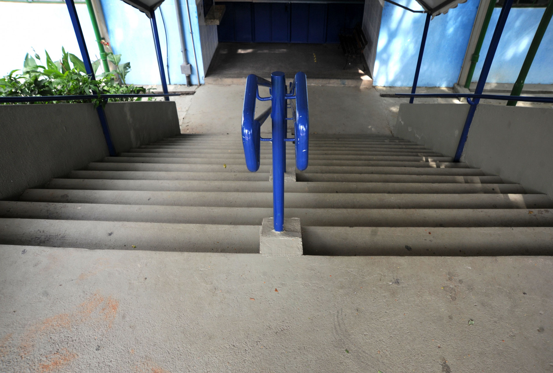 Escadas continuam sendo o grande empecilho &agrave;s pessoas com defici&ecirc;ncia 