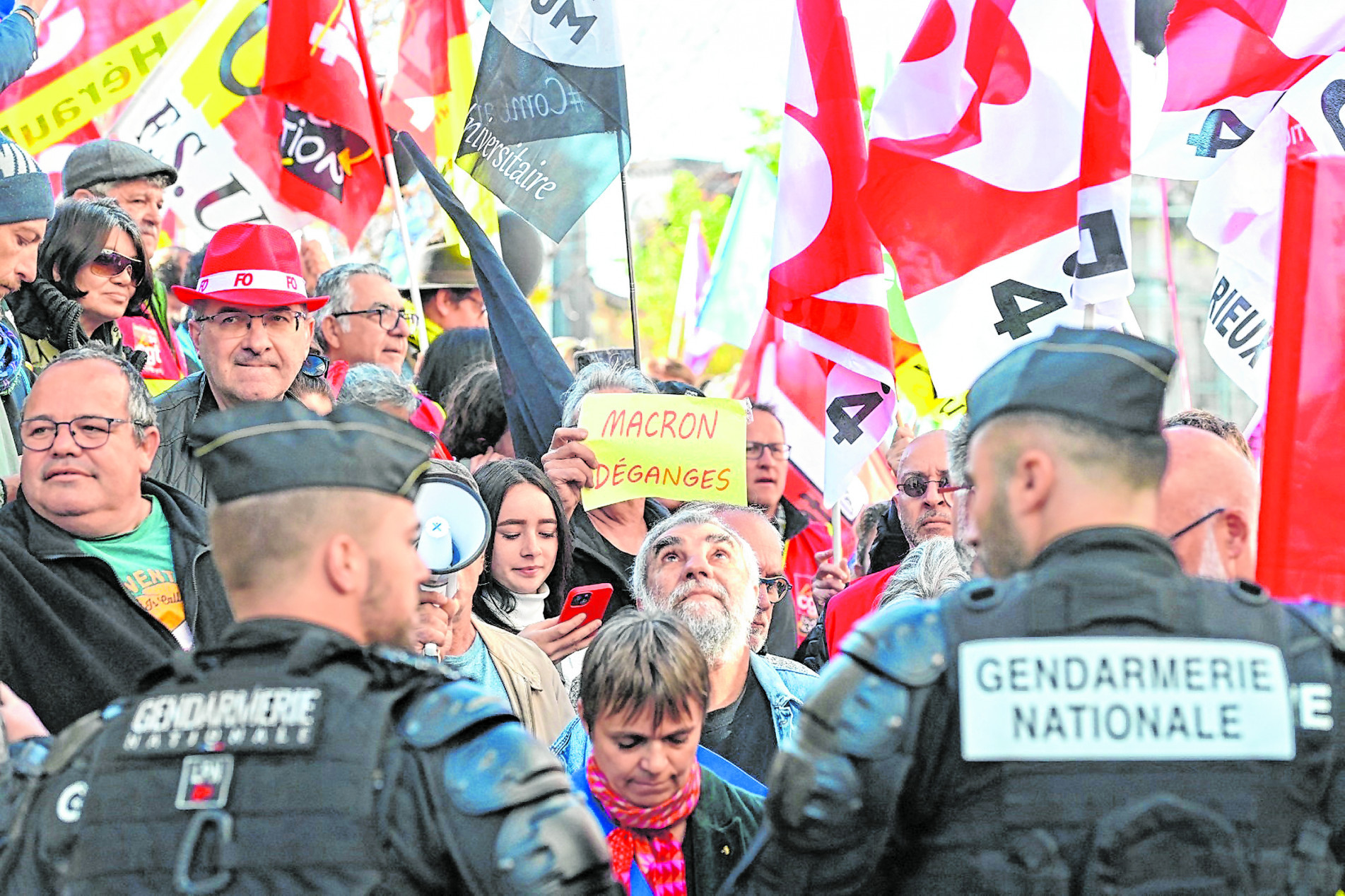 Policiais precisaram fazer uso de força para conter protestos