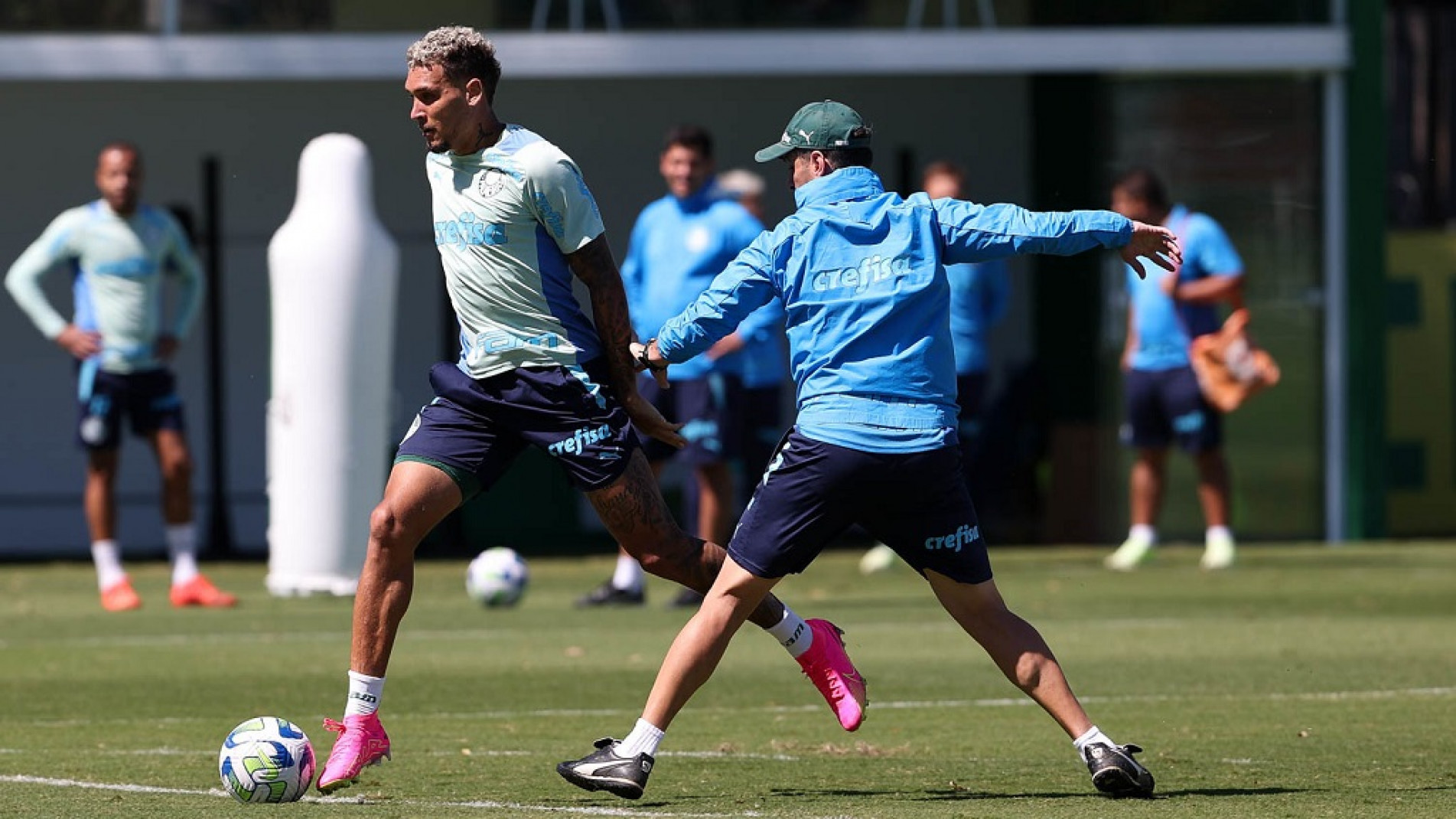 Navarro fez gol contra os paraguaios