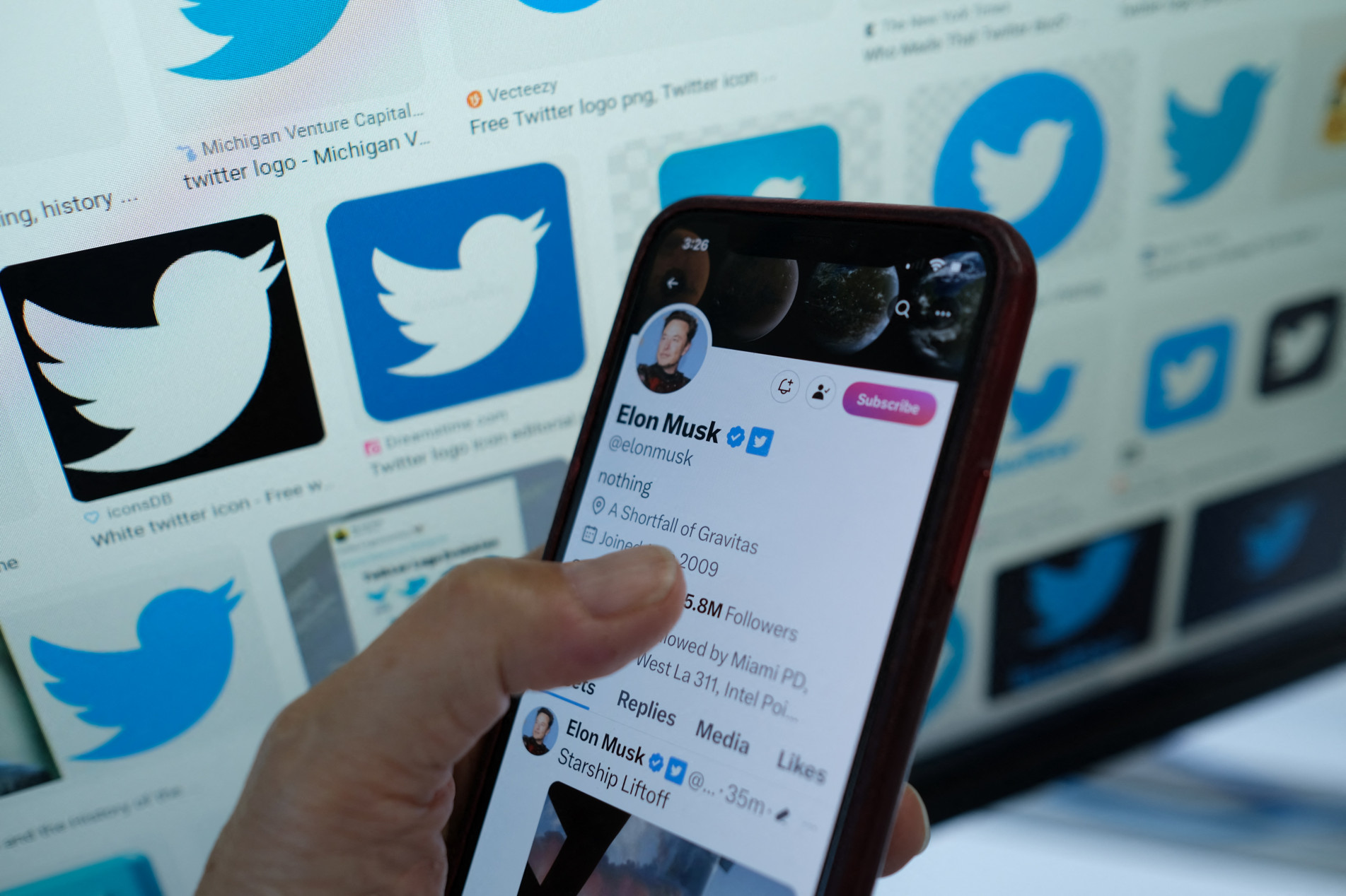 O dono do Twitter, Elon Musk, iniciou uma remo&ccedil;&atilde;o em massa do selo azul de perfis, mas j&aacute; restabeleceu a marca para alguns meios de comunica&ccedil;&atilde;o e celebridades