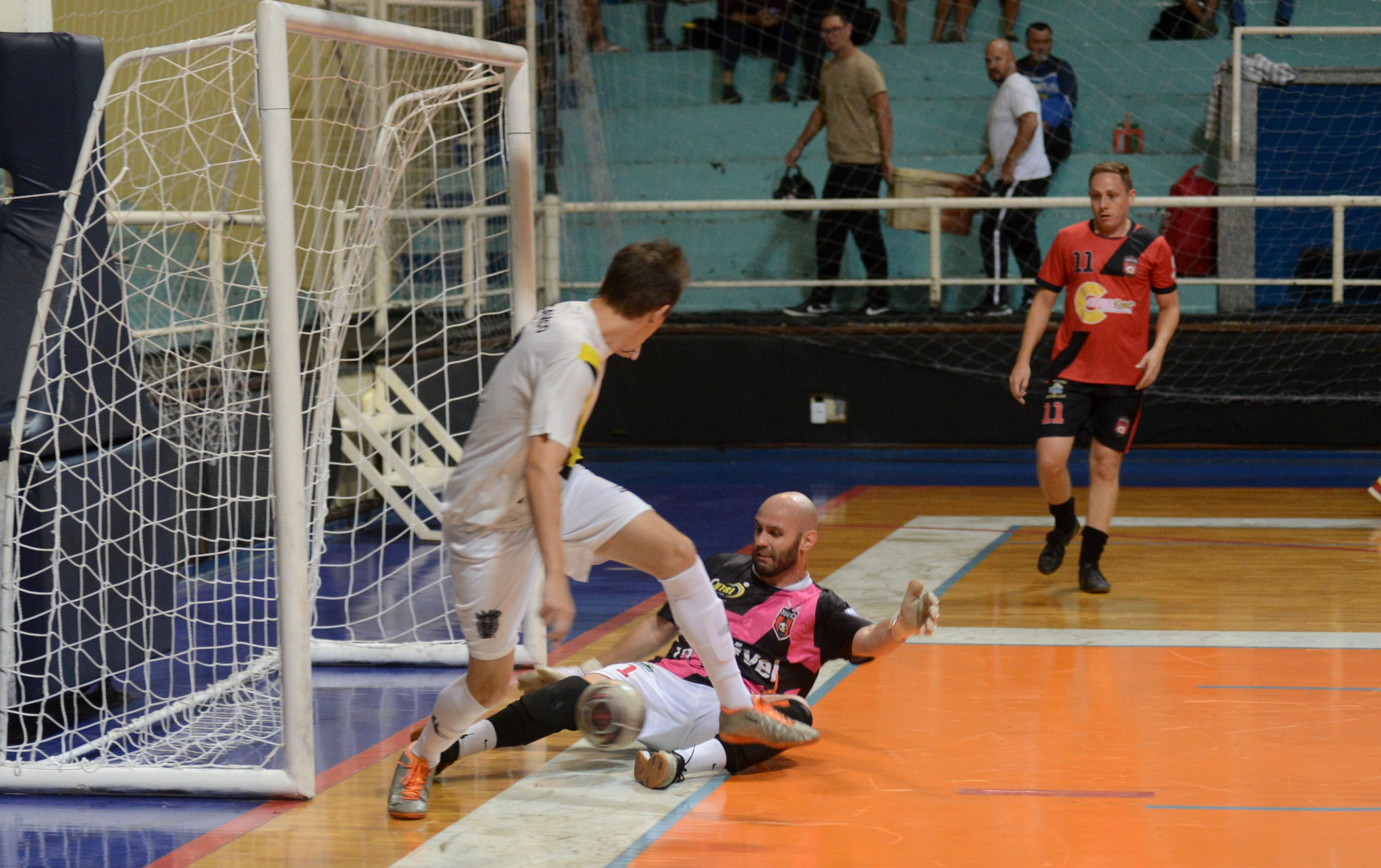 No GME, a Faculdade de Medicina (branco) goleou o Nego Véio por 7 a 2