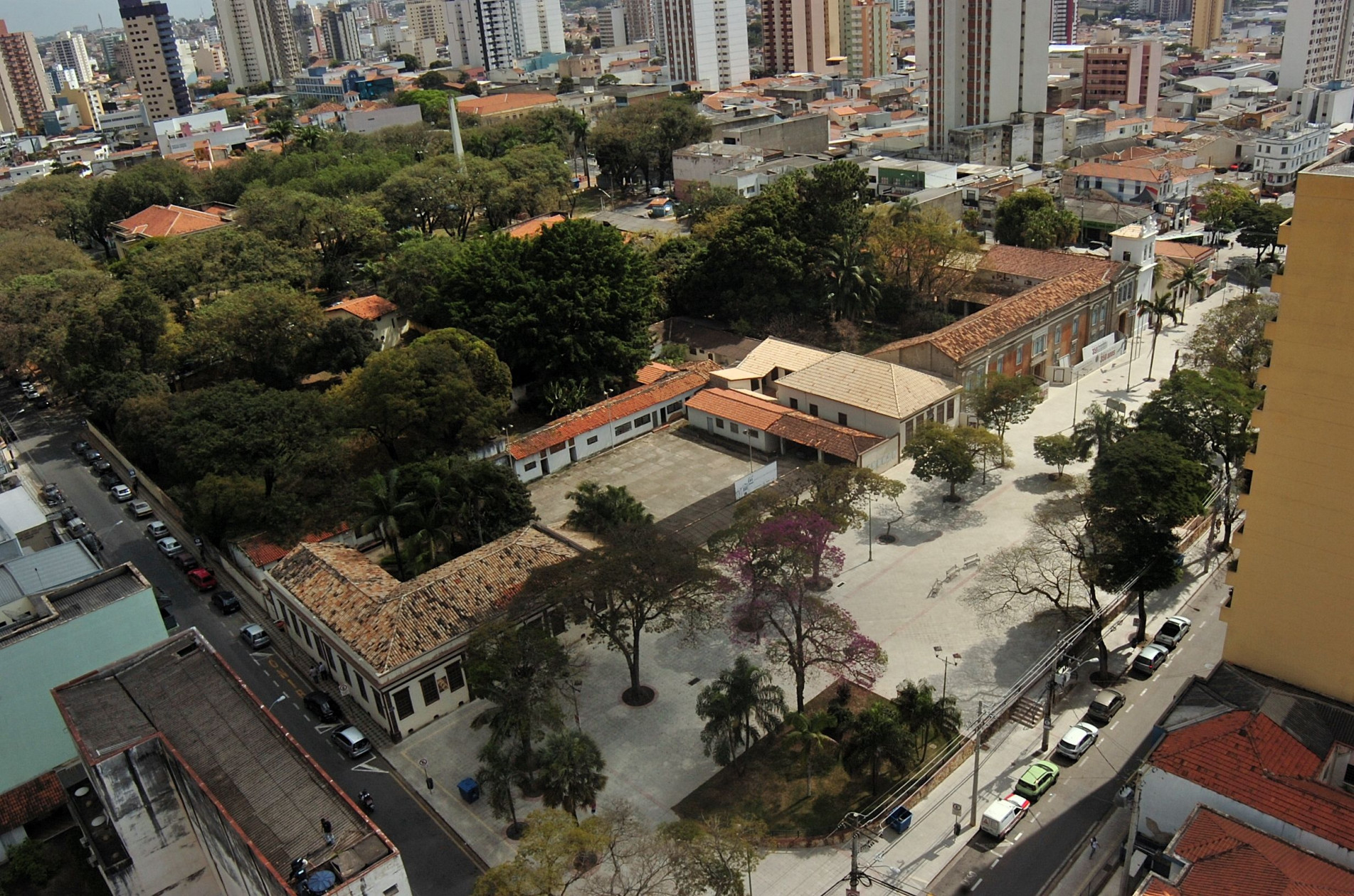 Igreja em invocação da mãe de Maria e o mosteiro beneditino, construídos, respectivamente, em 1654 e 1660, formam o conjunto arquitetônico mais antigo do município