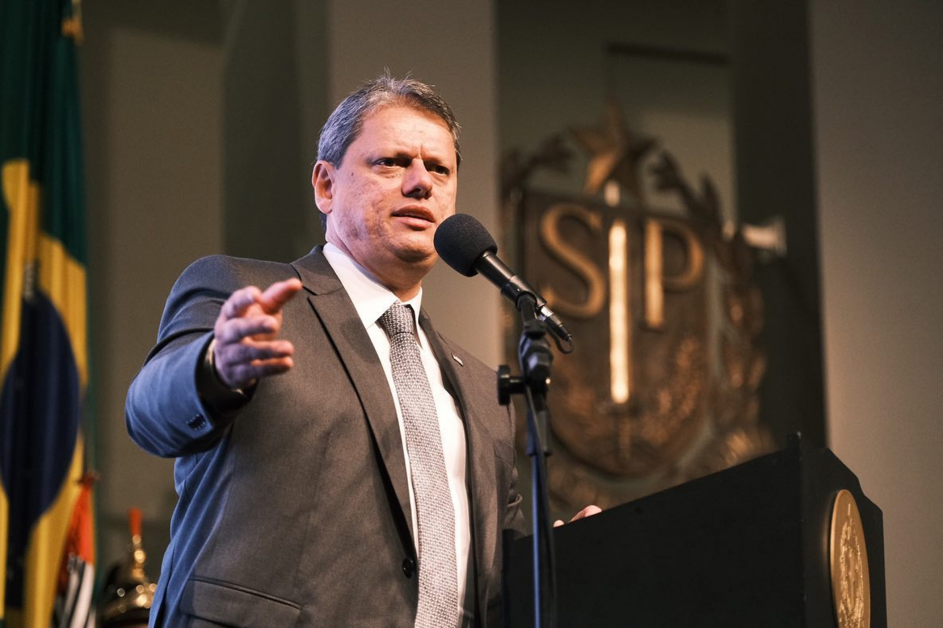 Tarc&iacute;sio de Freitas afirmou que os alunos da rede estadual v&atilde;o receber impresso, al&eacute;m de ter acesso digital, o material did&aacute;tico elaborado pelo governo paulista