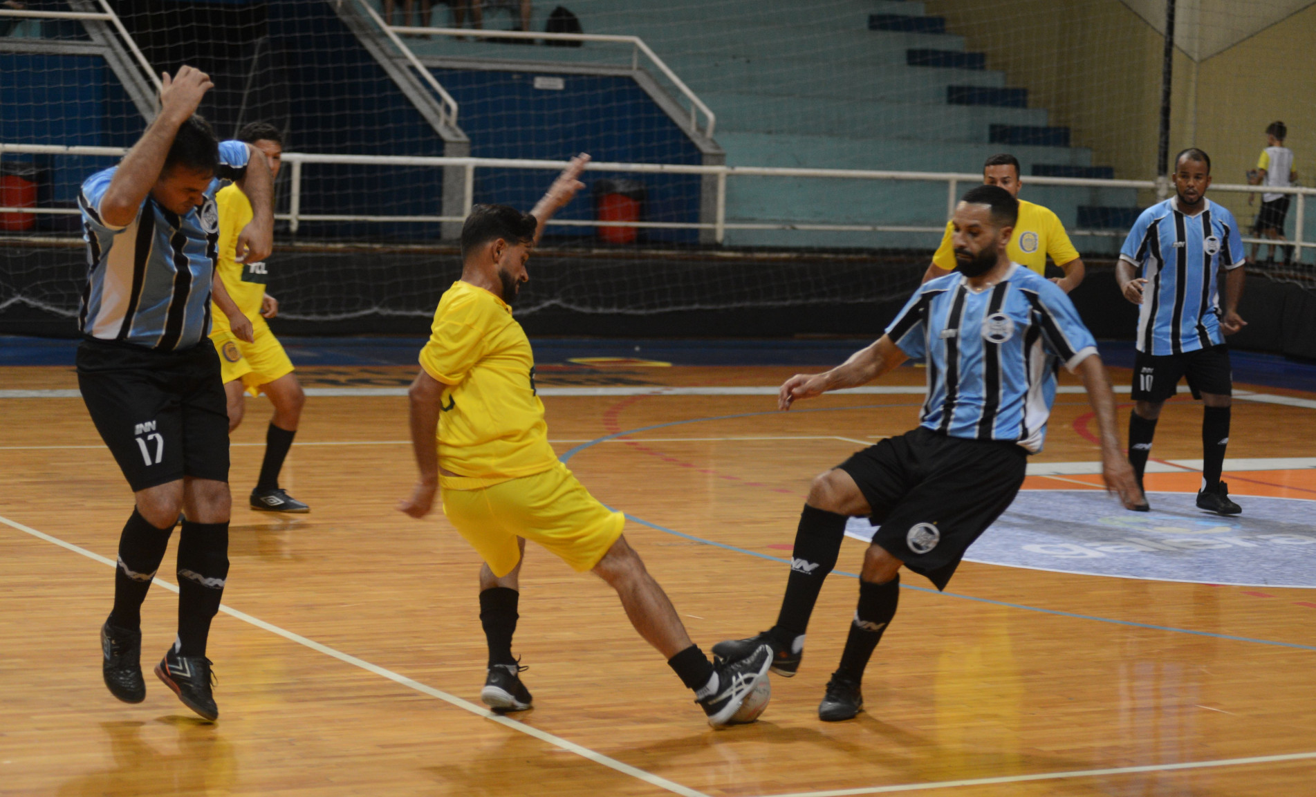 Pelo Veterano, o Nacional FS (azul) ganhou do Terranueva