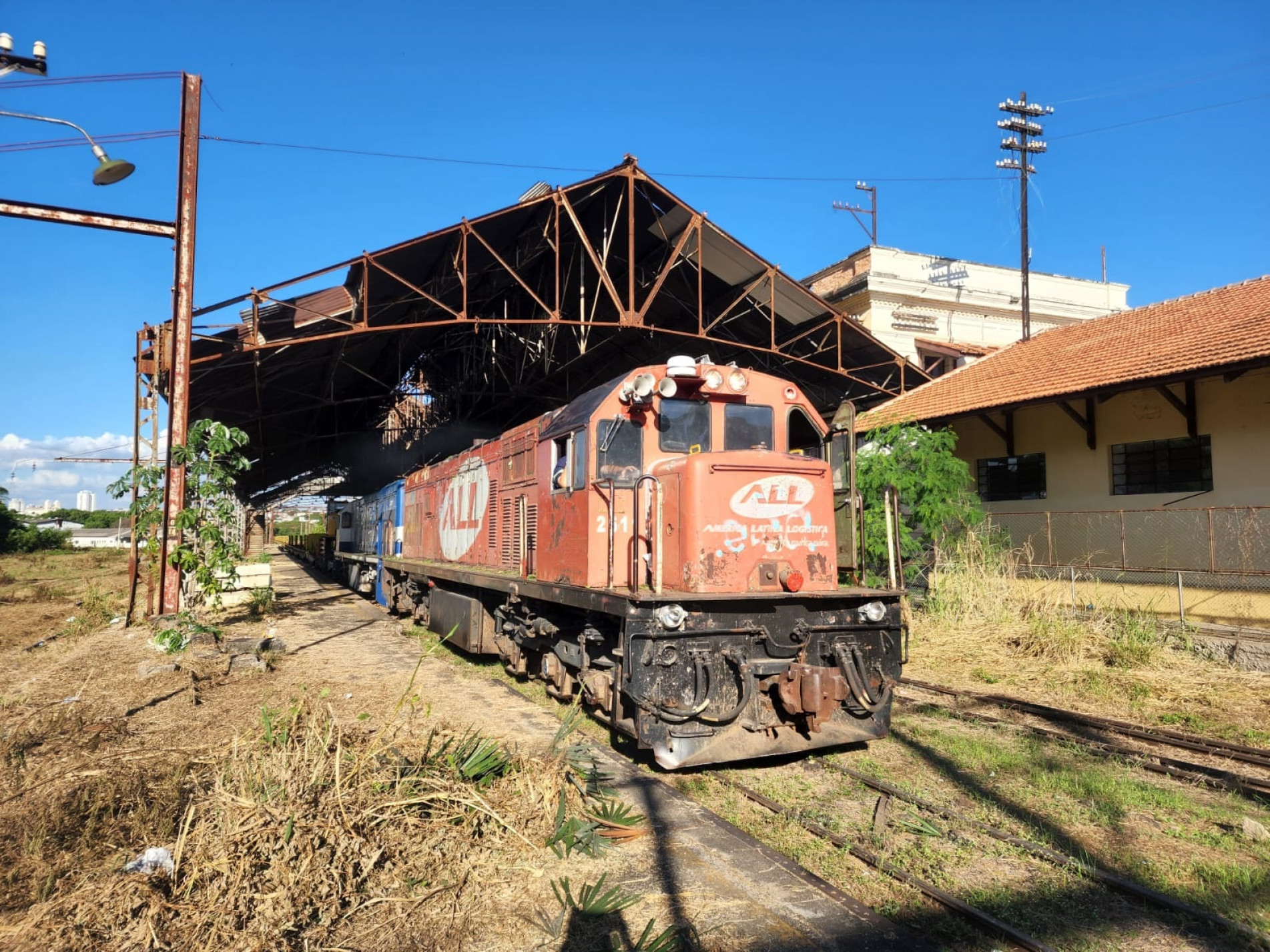 Há mais de um ano, trecho de Sorocaba é utilizado apenas por veículos de manutenção e locomotivas rebocadas; nova concessão prevê investimento de R$ 18 bilhões