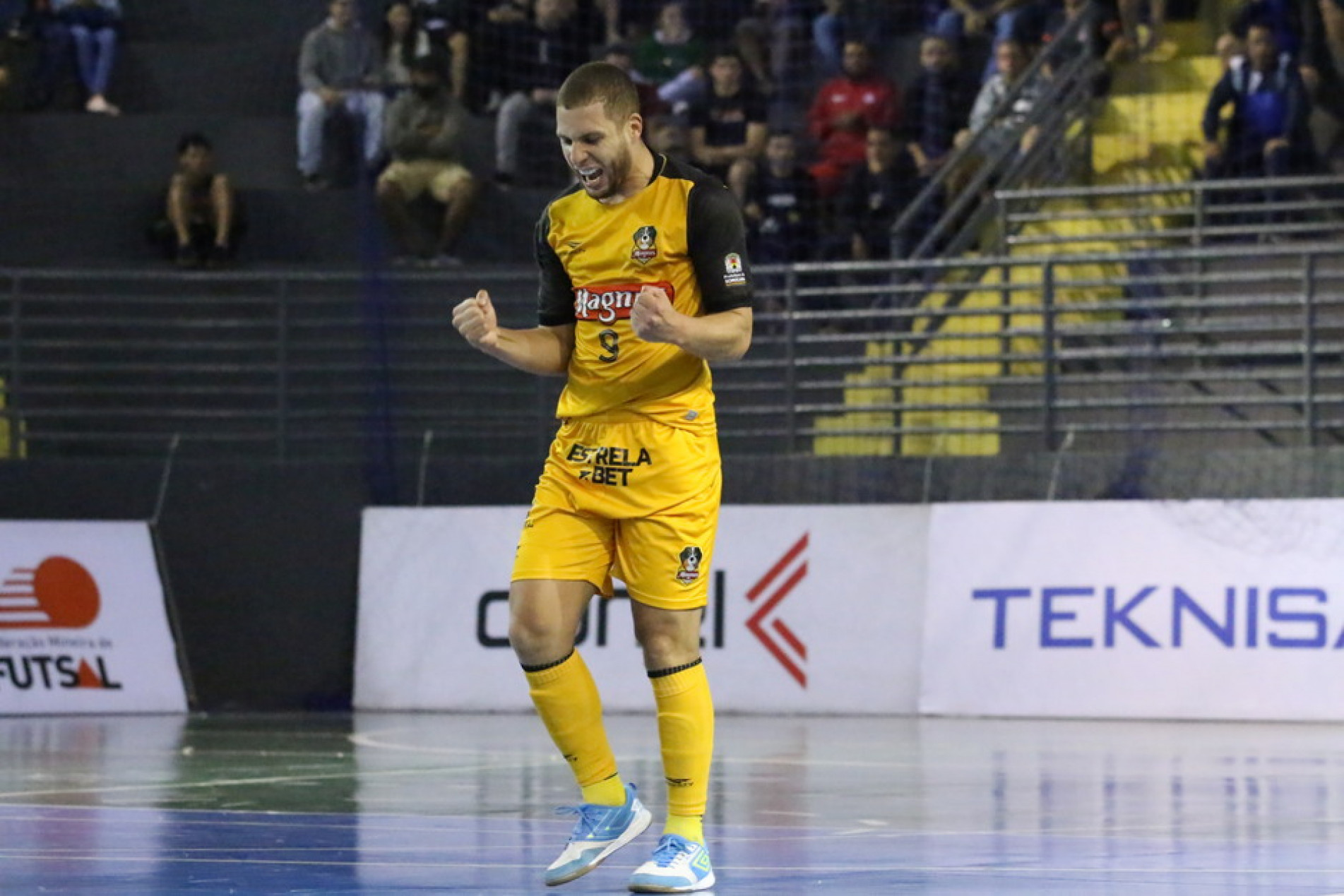Charuto fez um dos gols contra o Minas

