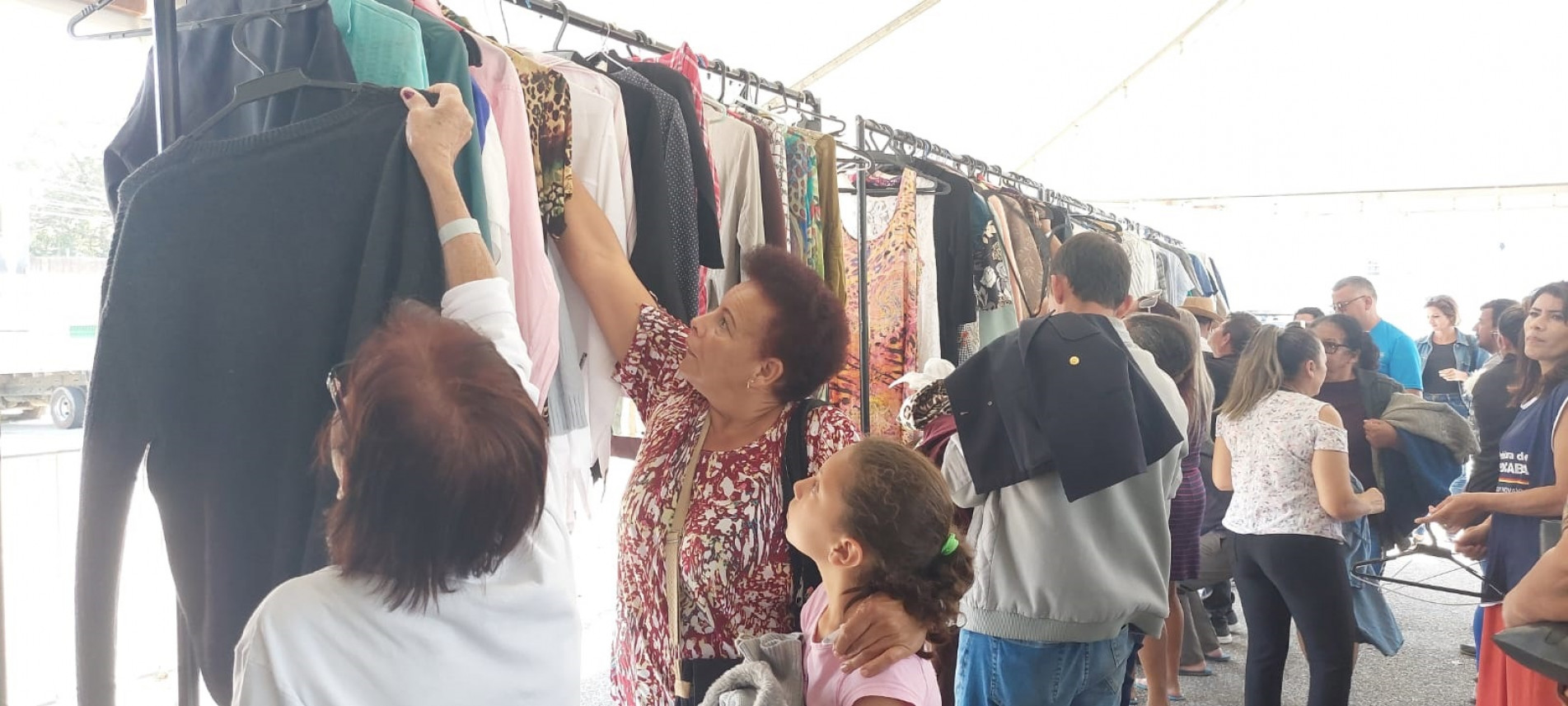 Cada pessoa pode retirar até 10 peças de roupas infantis, juvenis e para adultos