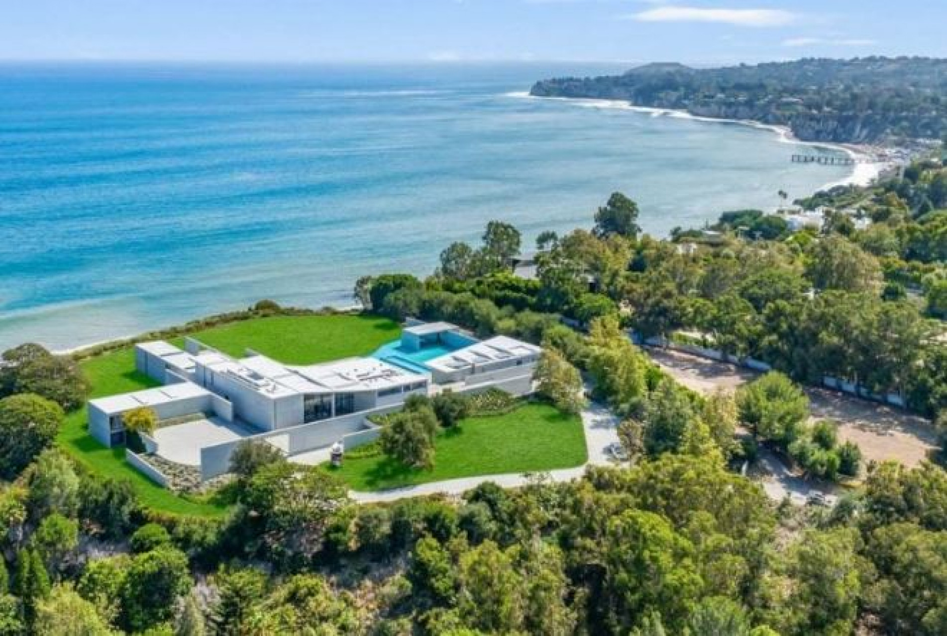 Casal comprou uma propriedade de US$ 200 milhões (R$ 993 milhões) em Malibu