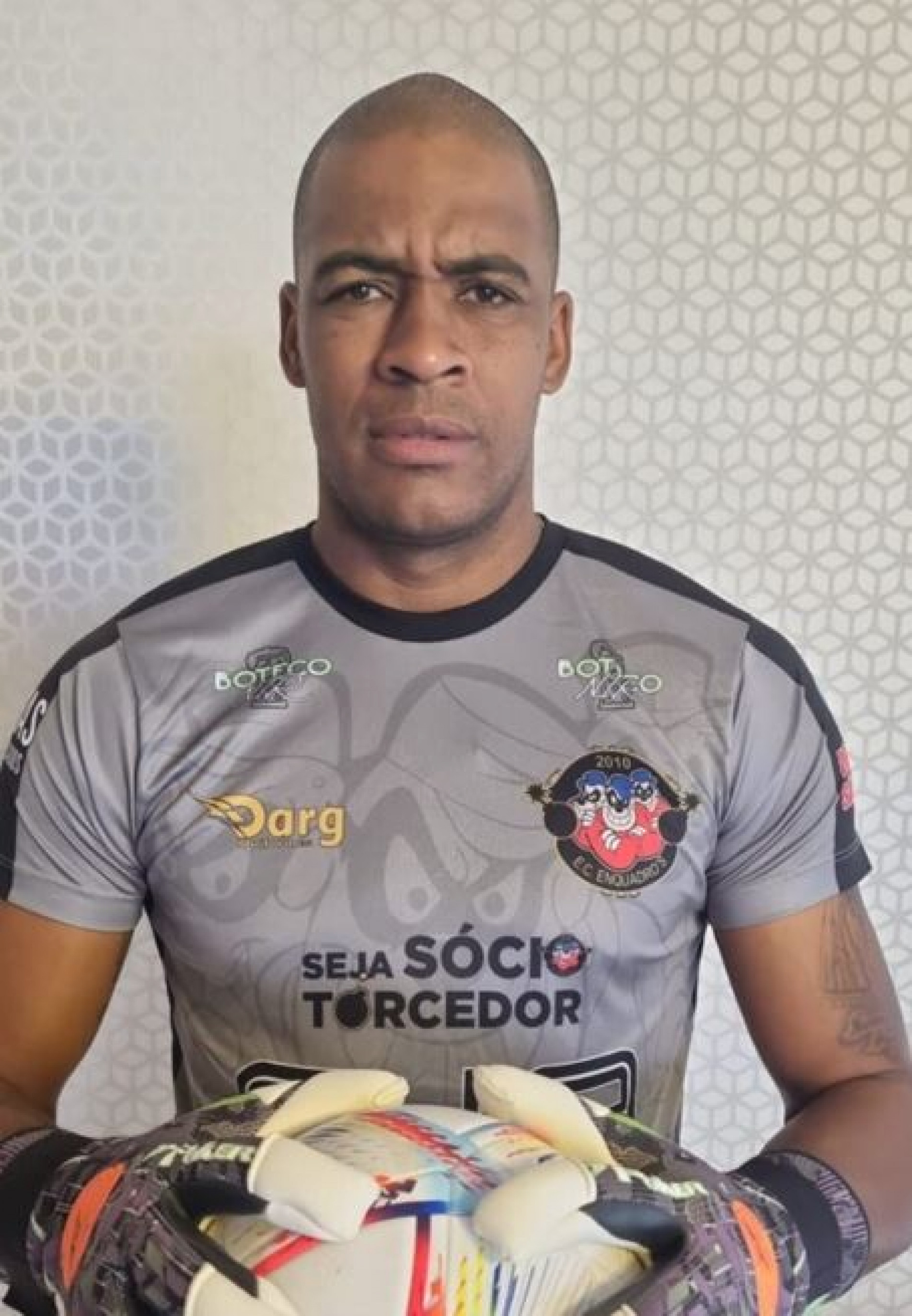 Goleiro defenderá o Enquadros