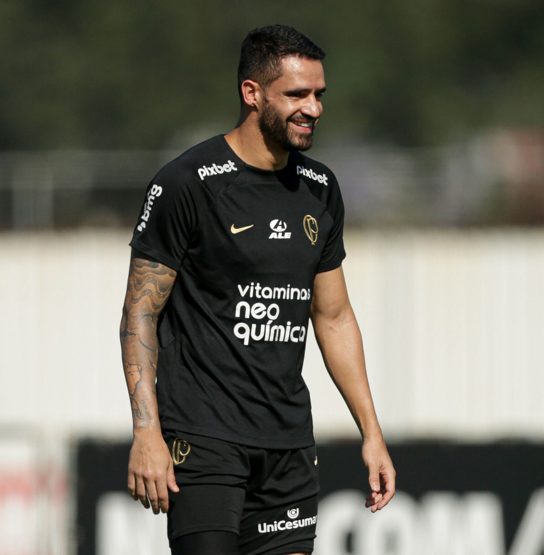Em tratamento desde abril, Renato Augusto pode voltar ao time hoje