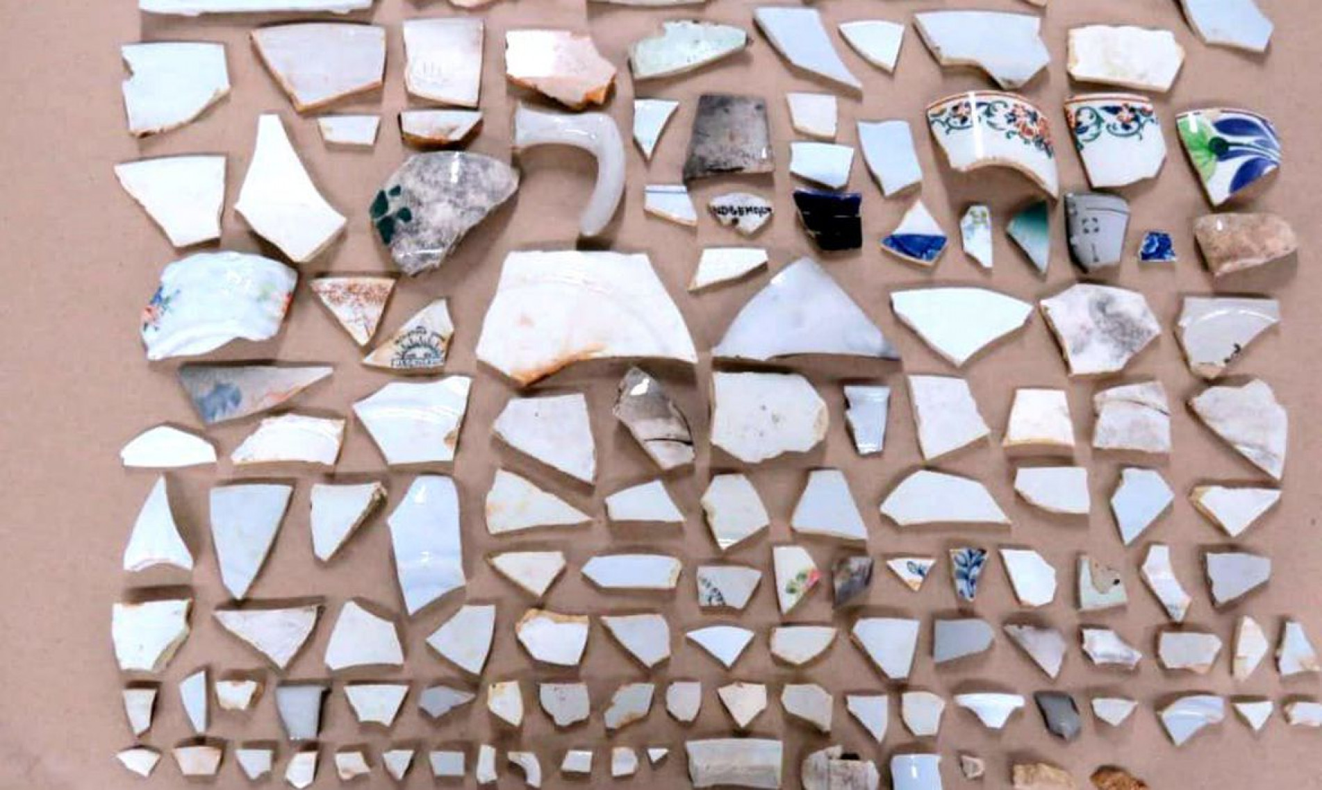 Fragmentos encontrados pela equipe de monitoramento arqueol&oacute;gico das obras da Linha 6 do Metr&ocirc; de S&atilde;o Paulo