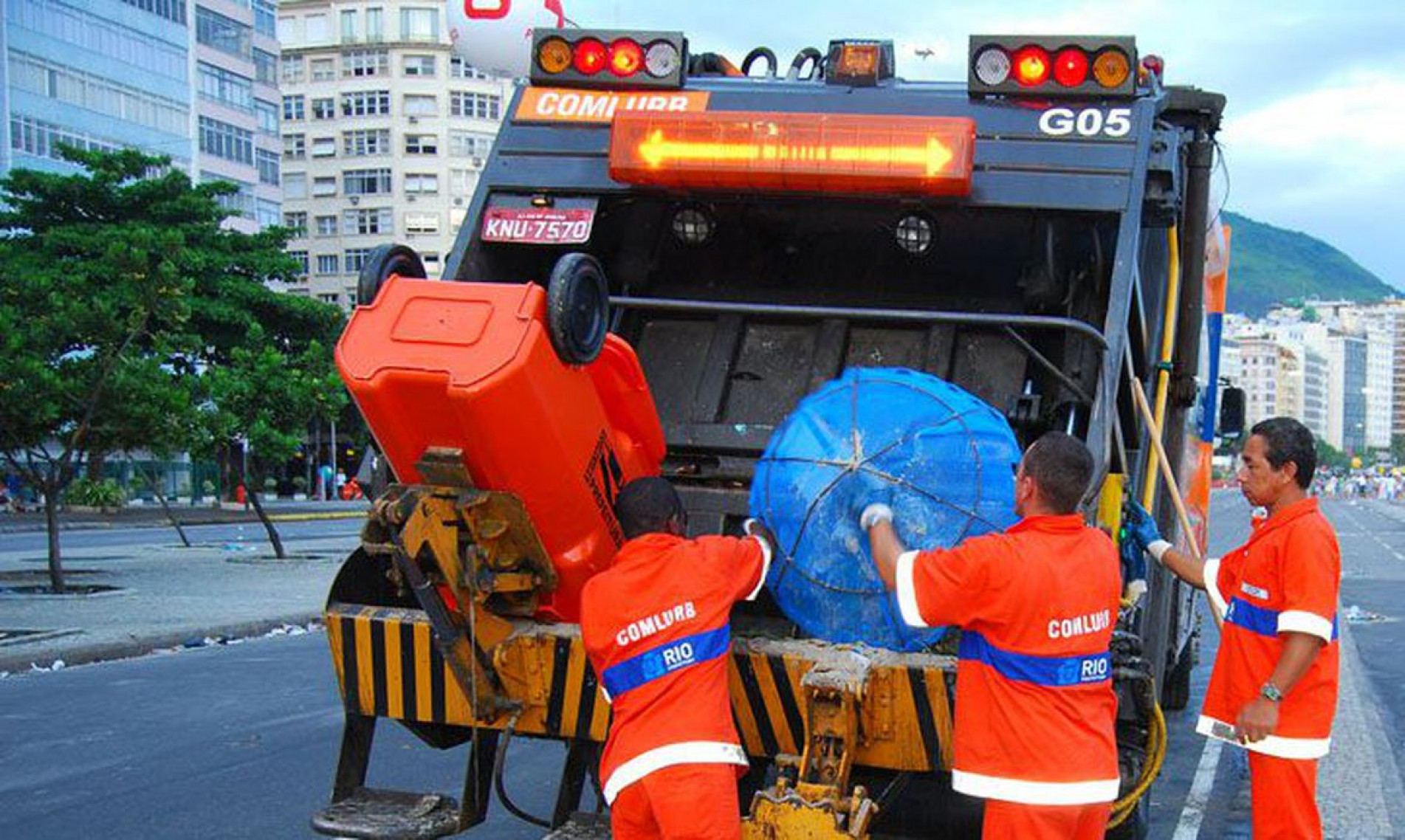 Segundo a Pnad Contínua, a parcela de residências do País com lixo coletado diretamente por serviço de limpeza em frente à residência passou de 82,7% em 2016 para 86% em 2022