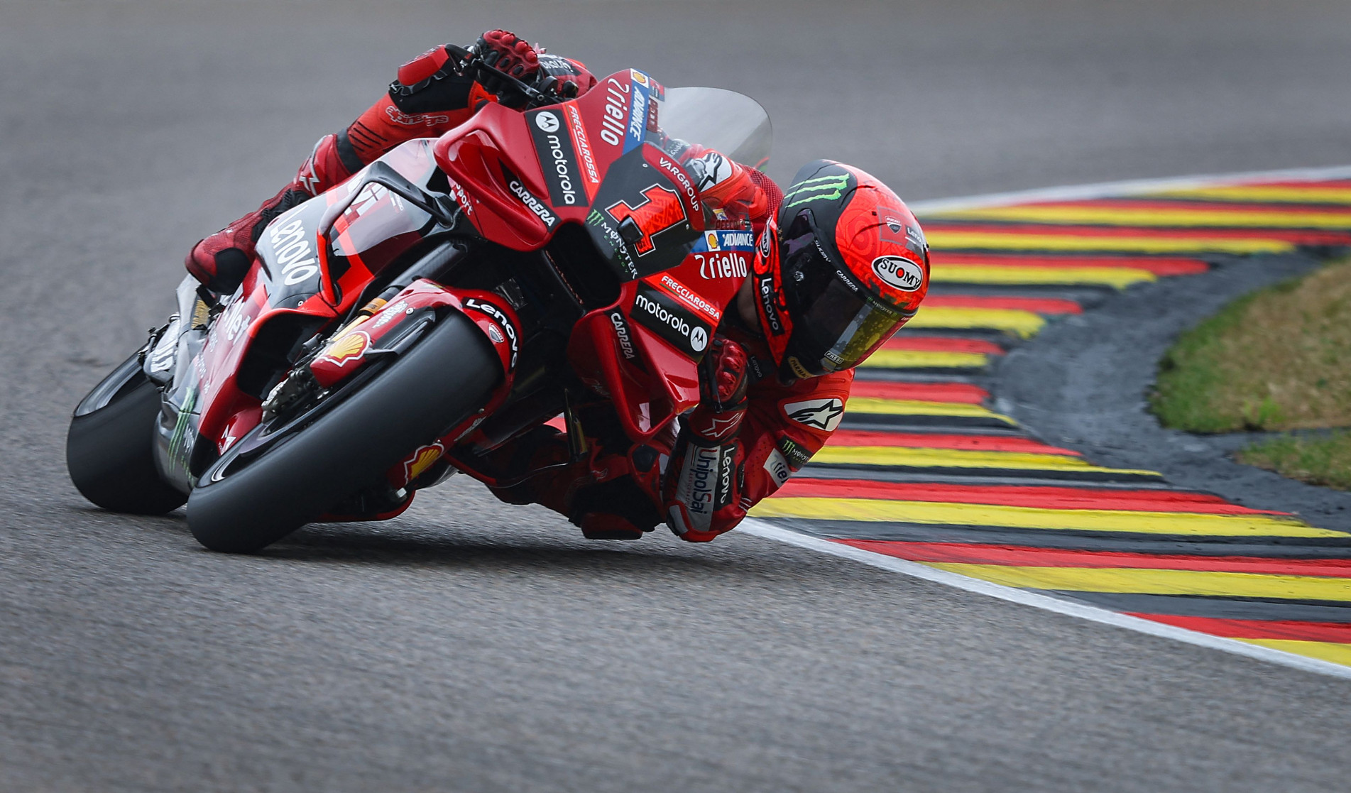 O italiano Pecco Bagnaia durante treino em Sachsenring
