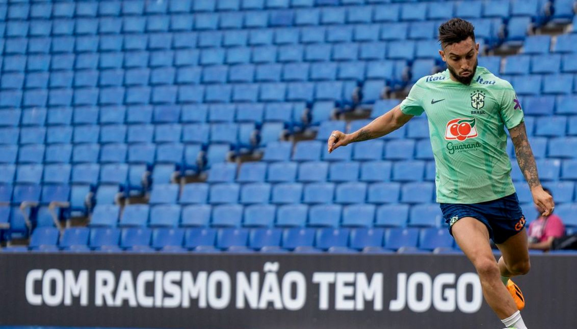 Seleção brasileira enfrenta Guiné em partida amistosa disputada, a partir das 16h30 (horário de Brasília) deste sábado (17)