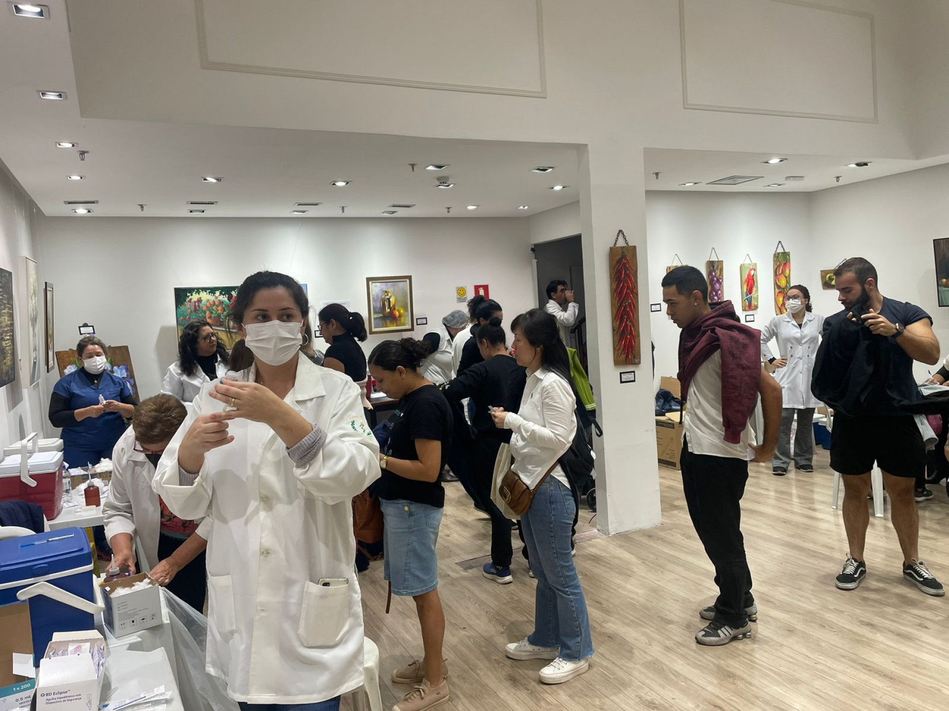 Posto de vacinação apresentou filas, mas atendimento foi rápido