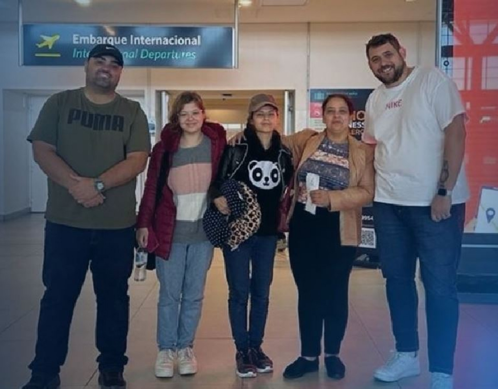 Pastores acompanharam a família ucraniana até o momento do embarque