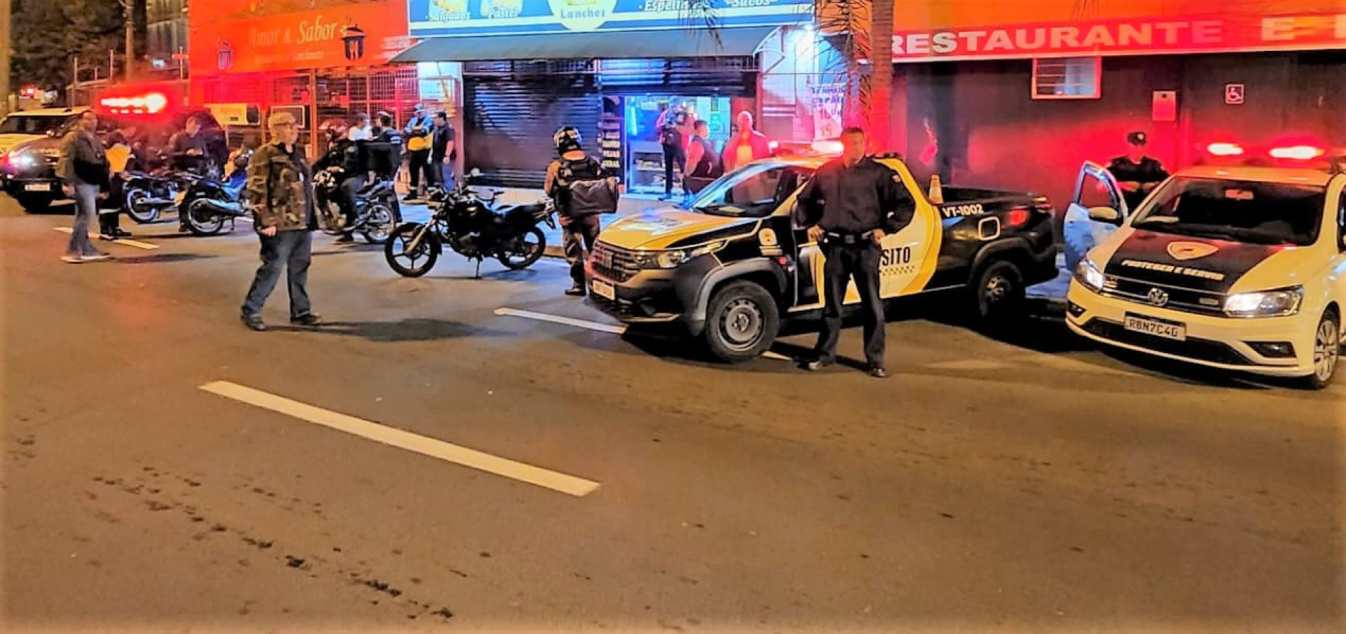 A ação teve início às 18h desta quarta-feira e avançou noite adentro