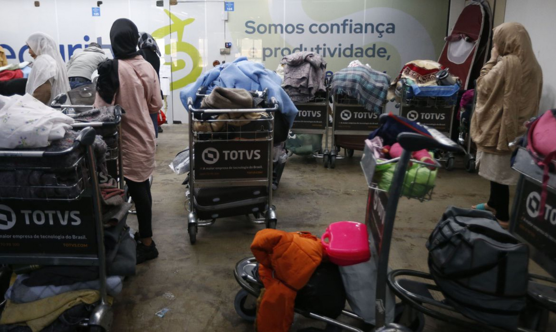 Dia do Refugiado: Afegãos  acampados no Aeroporto de Guarulhos, em São Paulo 