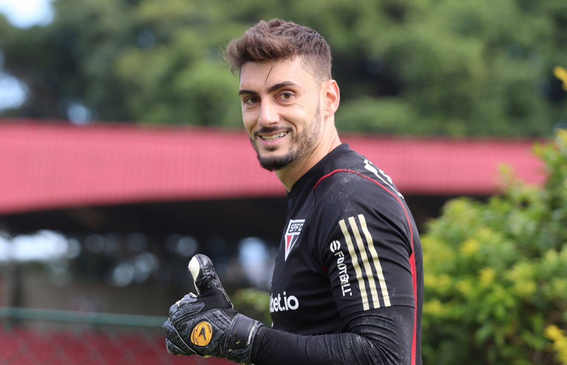 Rafael enfrenta seu clube formador pela primeira vez
