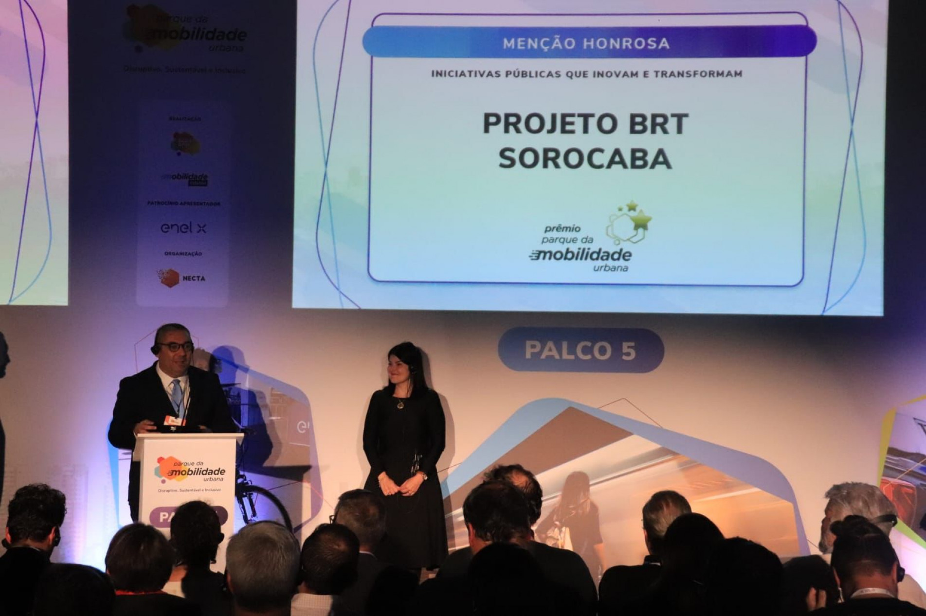 Menção honrosa em iniciativas públicas