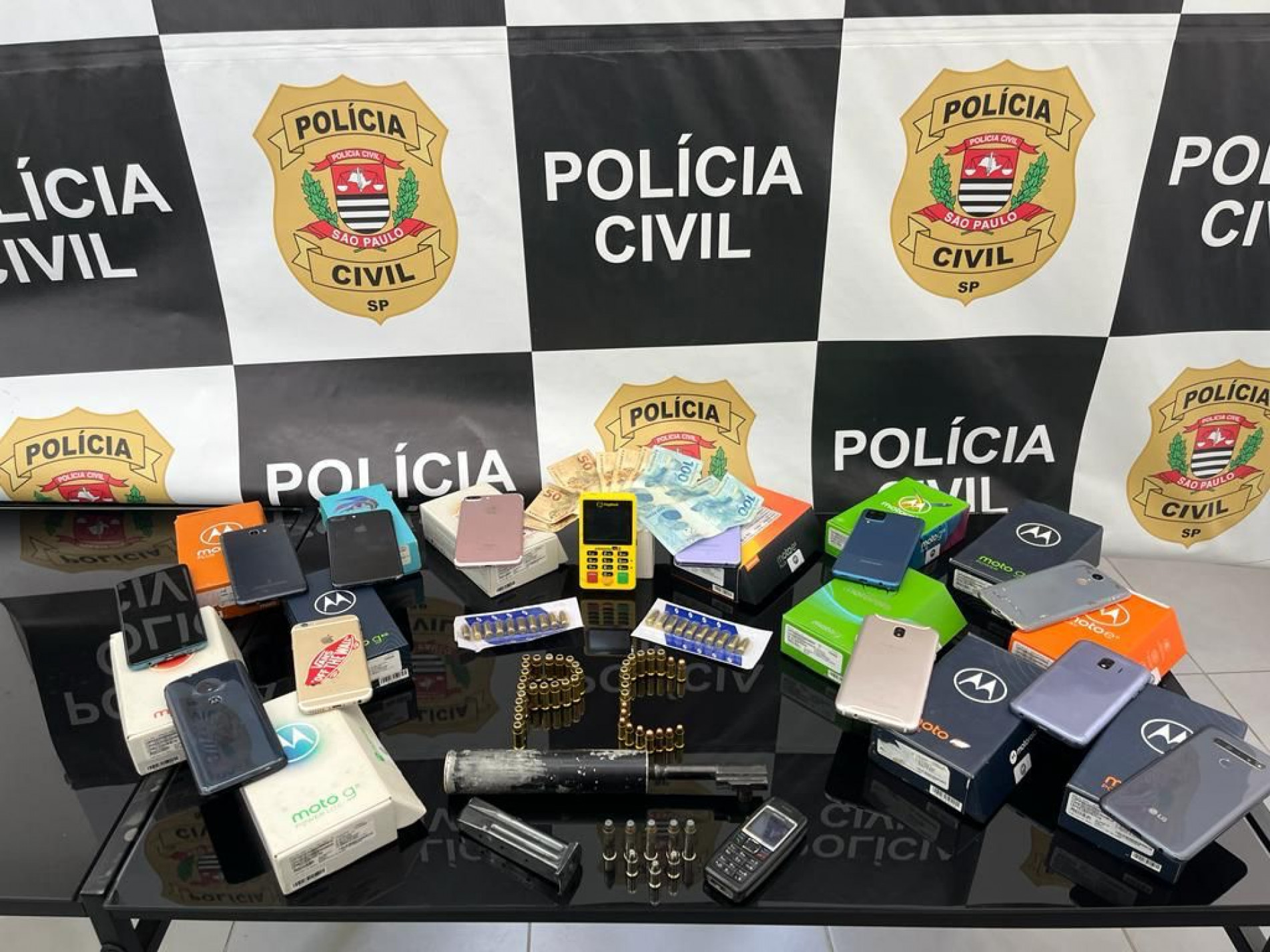 Objetos foram apreendidos e encaminhados à delegacia